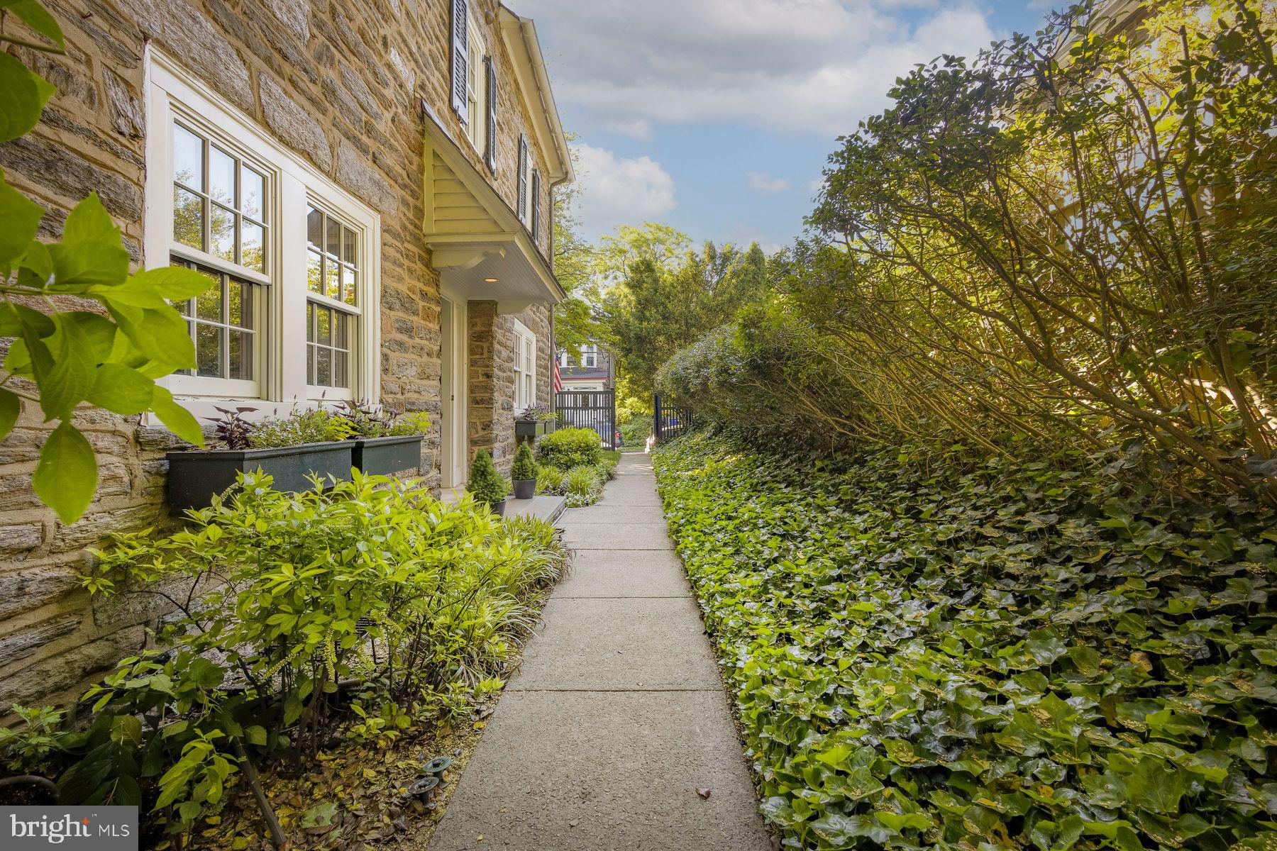 CHESTNUT HILL - Residential
