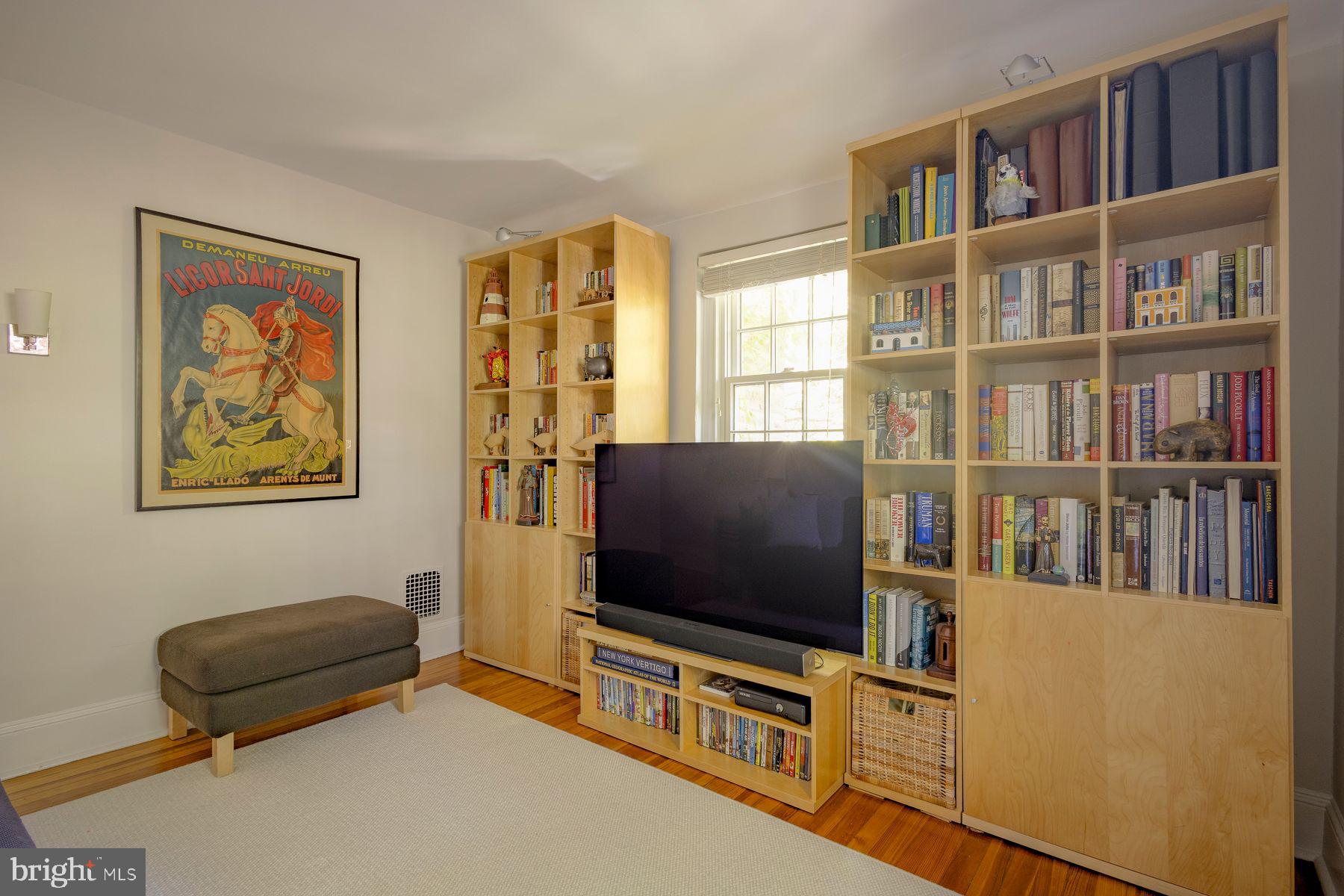CHESTNUT HILL - Residential