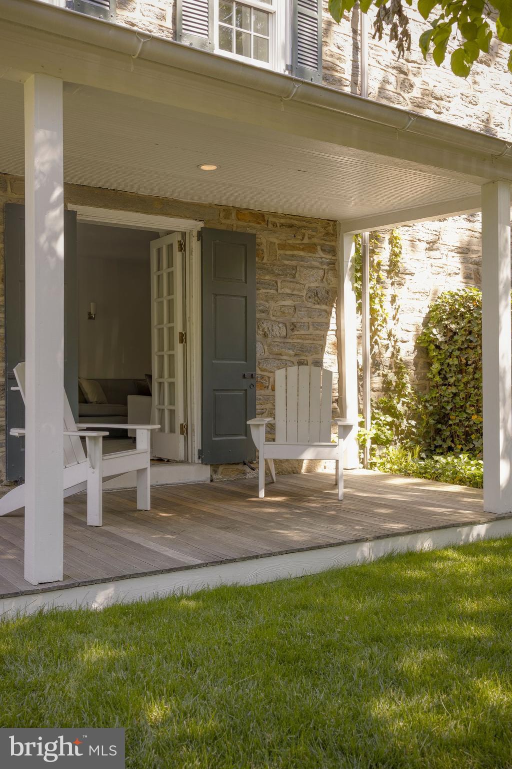 CHESTNUT HILL - Residential