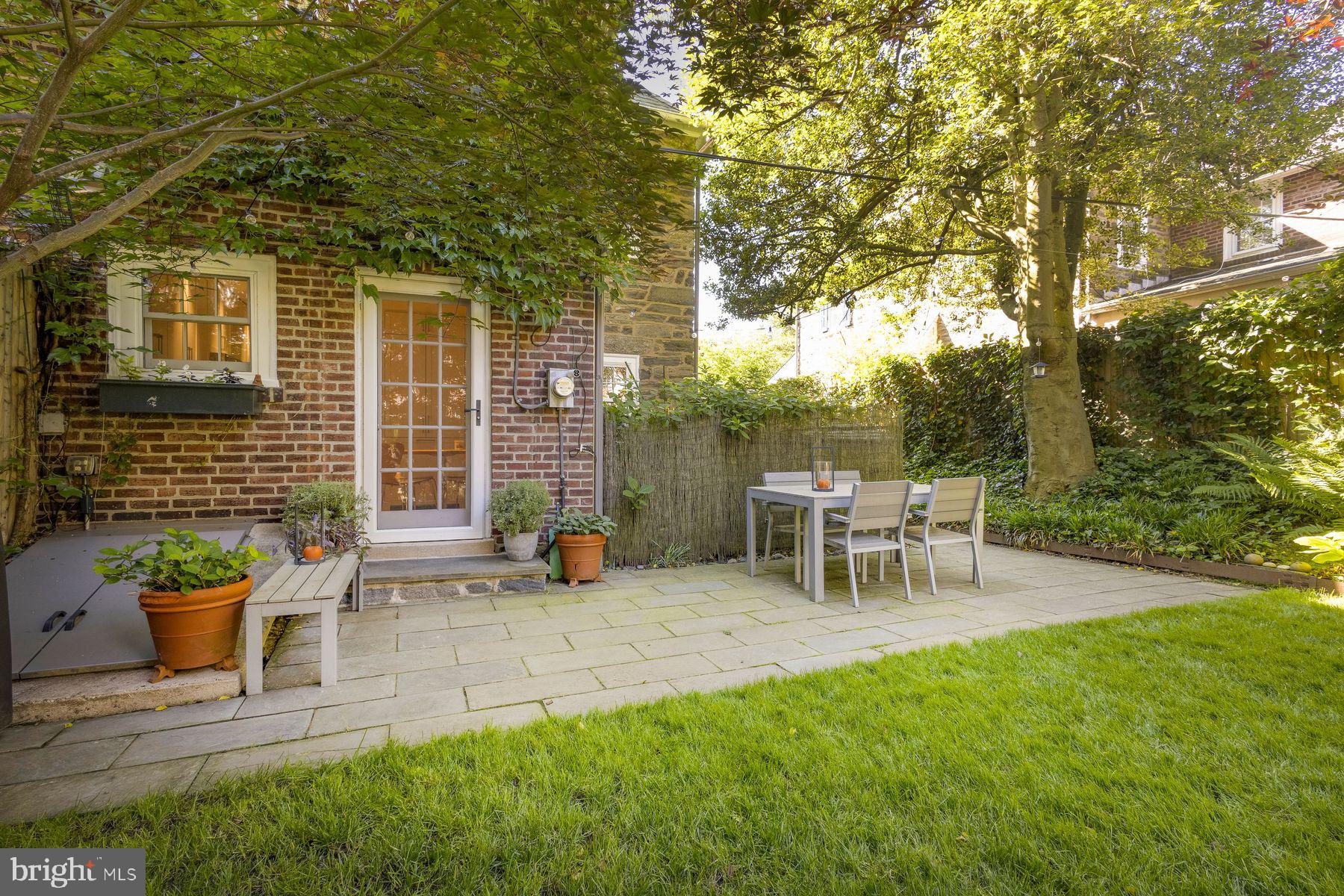 CHESTNUT HILL - Residential