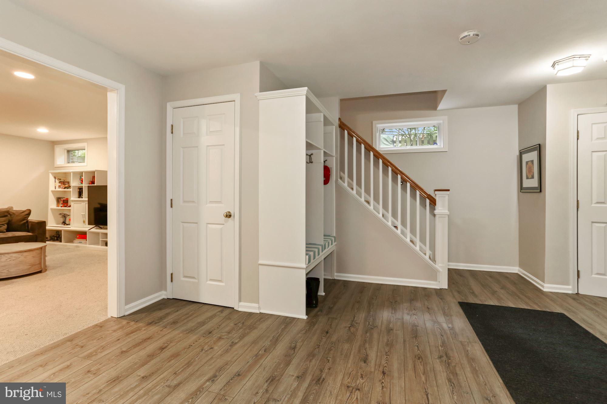 COUNTRY CLUB HILLS - Residential