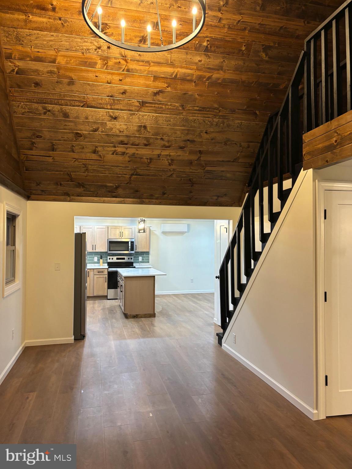 LAKE FERNDALE - Residential