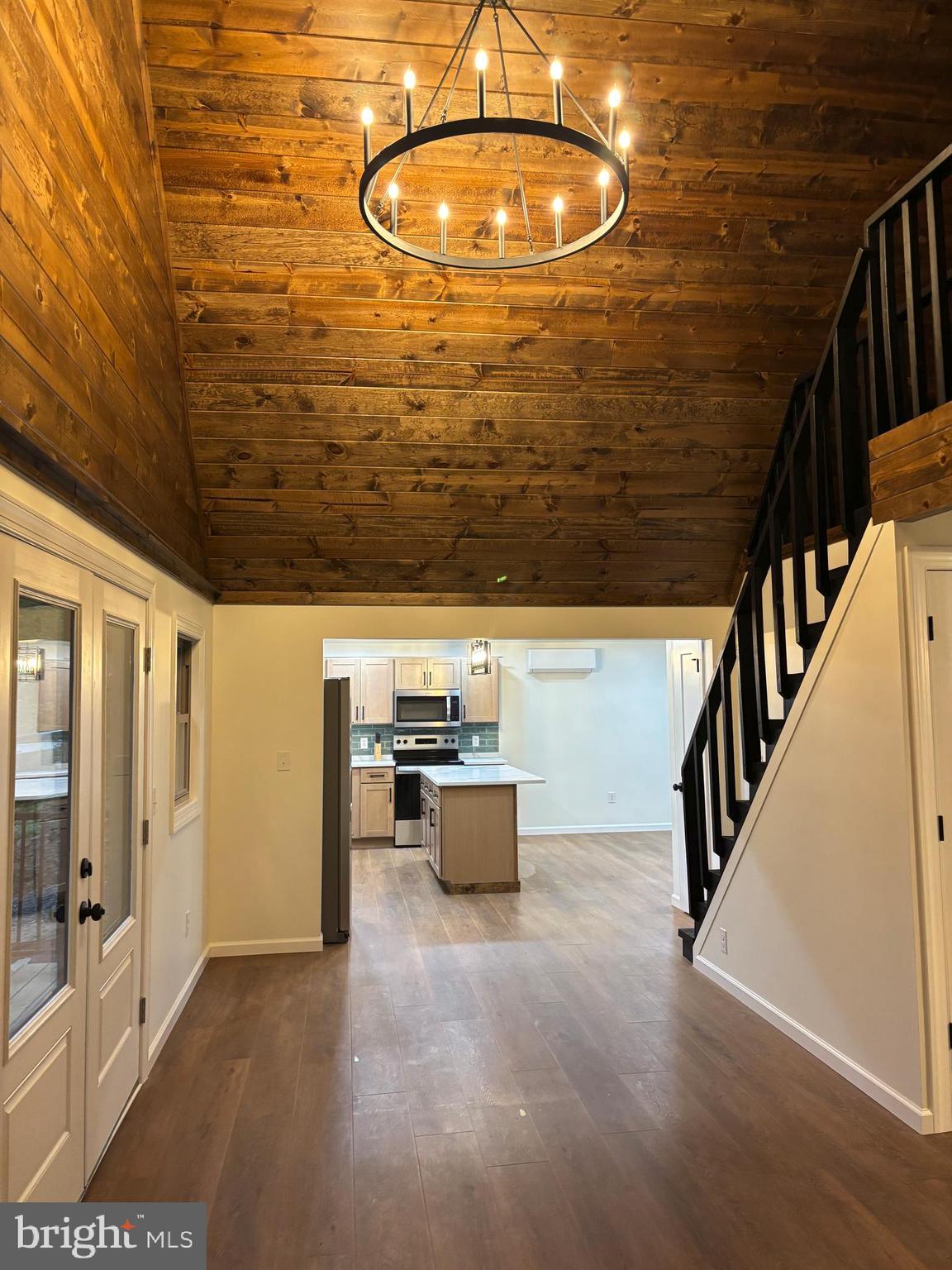 LAKE FERNDALE - Residential