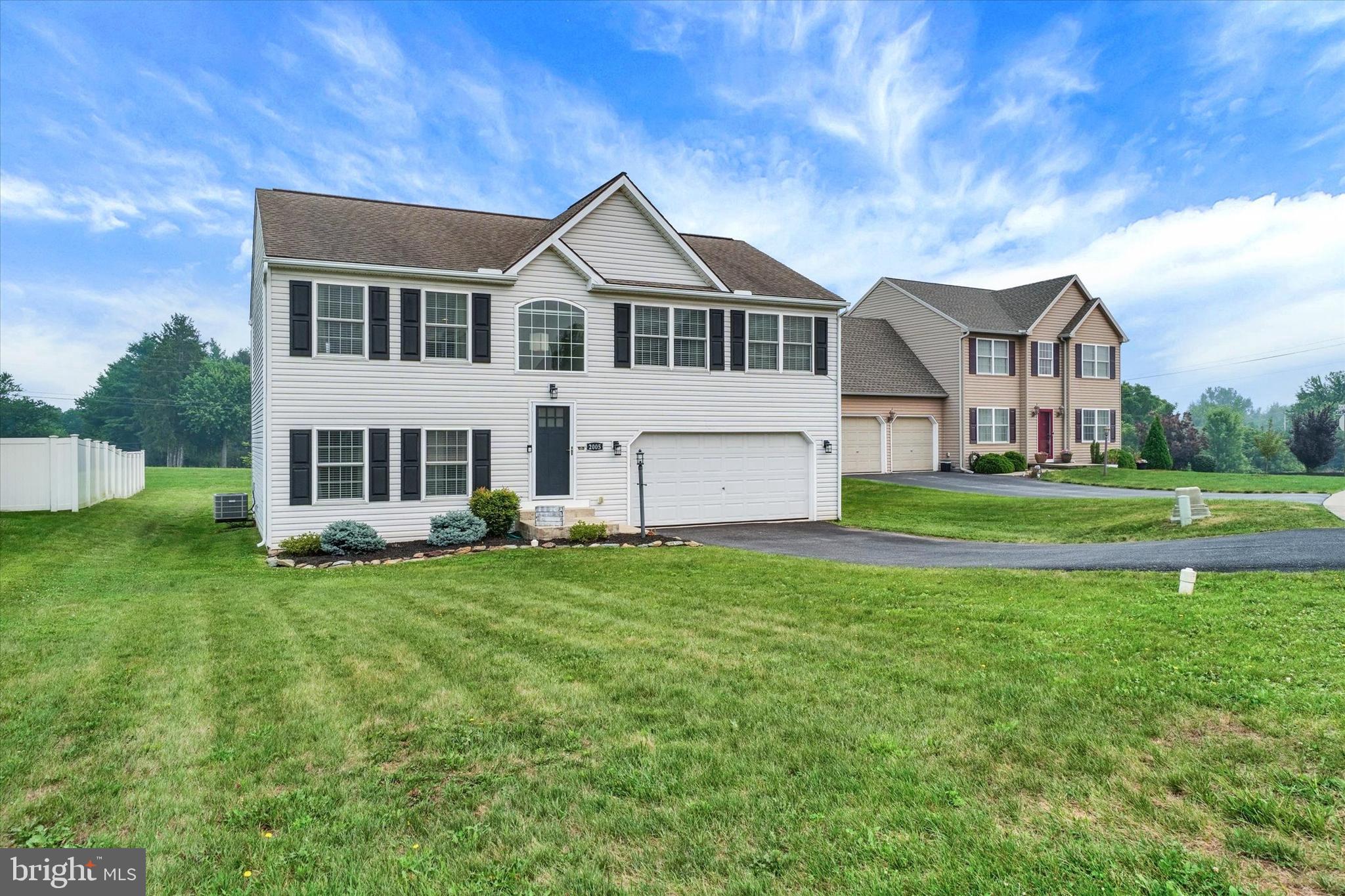 ASHCOMBE FARMS WEST - Residential