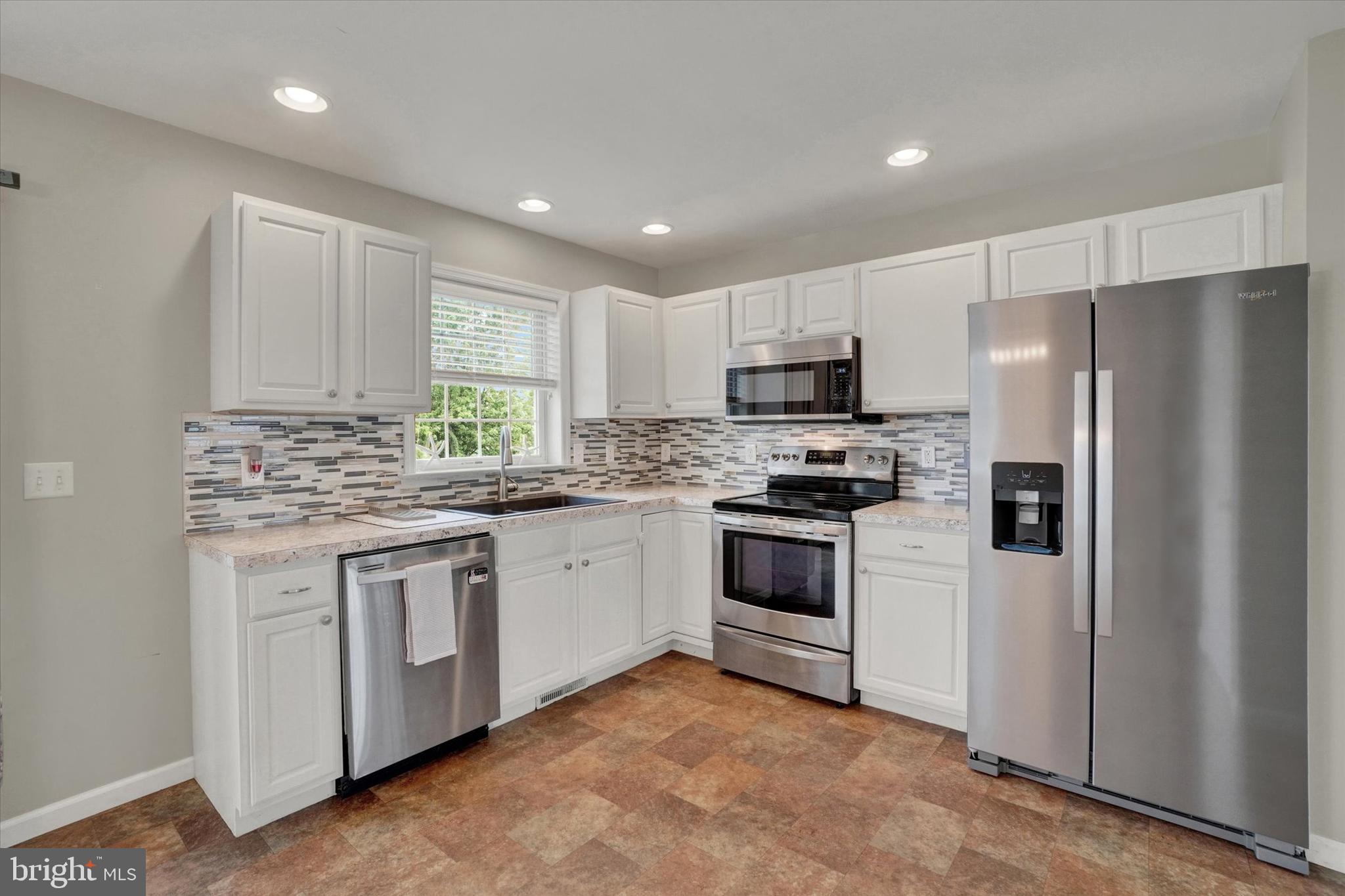 ASHCOMBE FARMS WEST - Residential