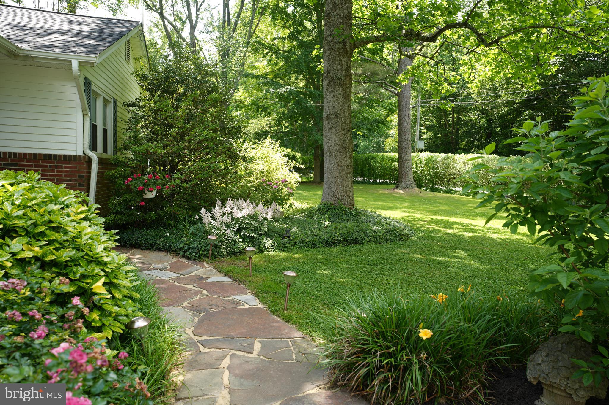 KINGSTON MANOR - Residential