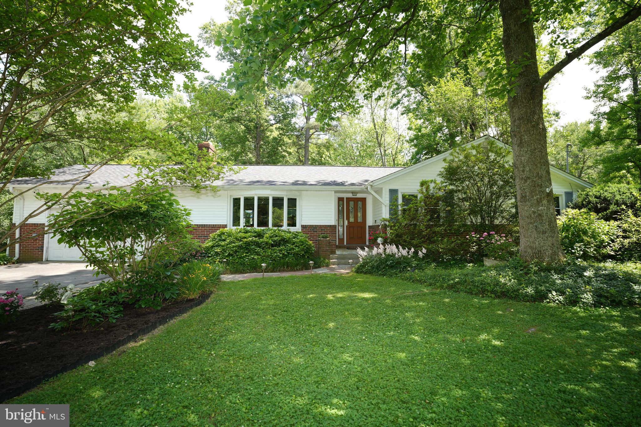 KINGSTON MANOR - Residential