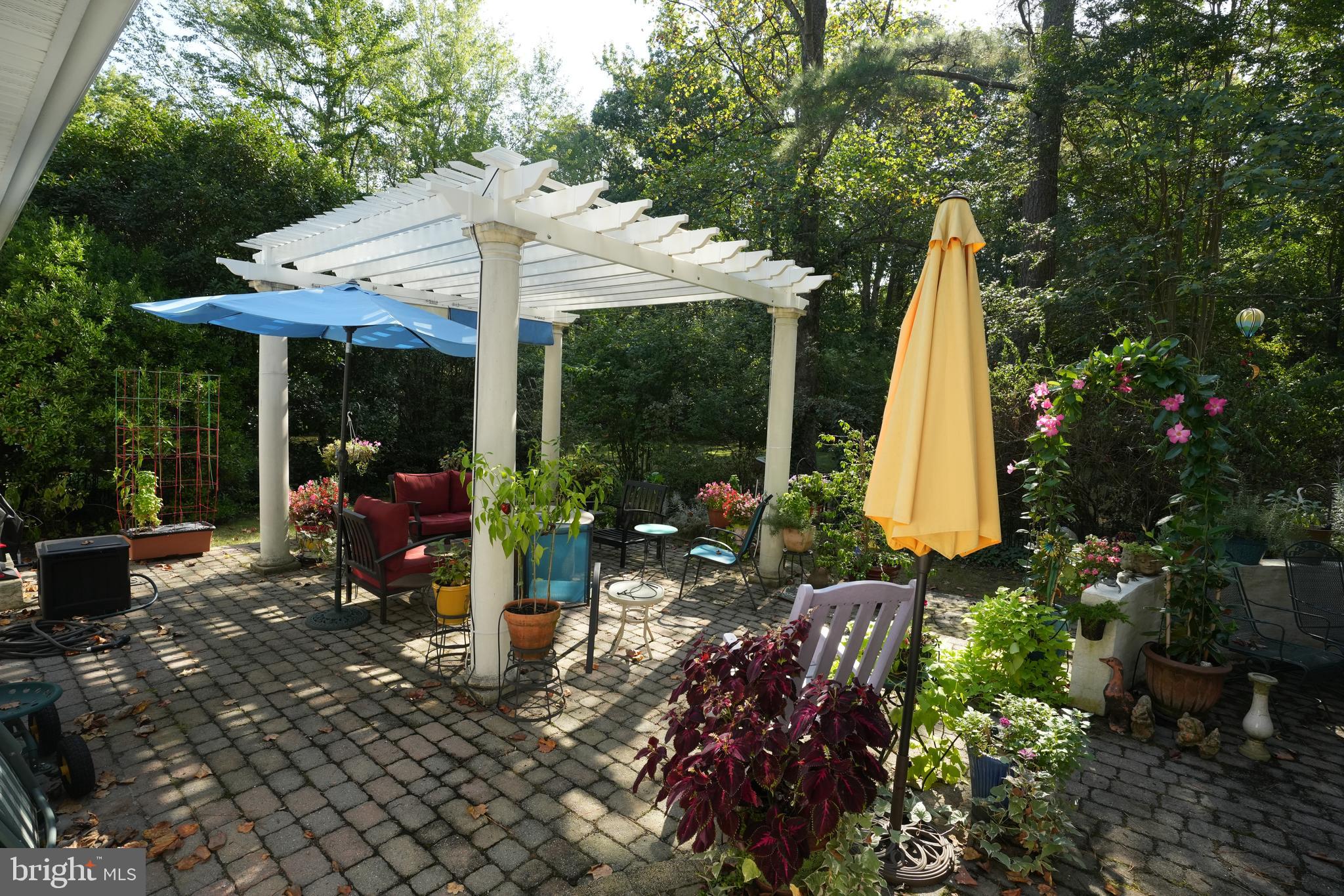 KINGSTON MANOR - Residential