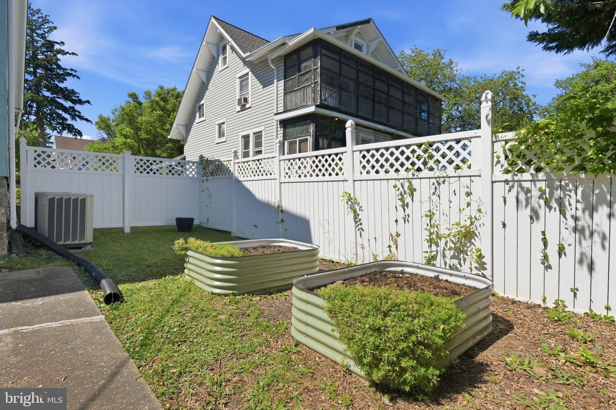 EDNOR GARDENS - LAKESIDE - Residential