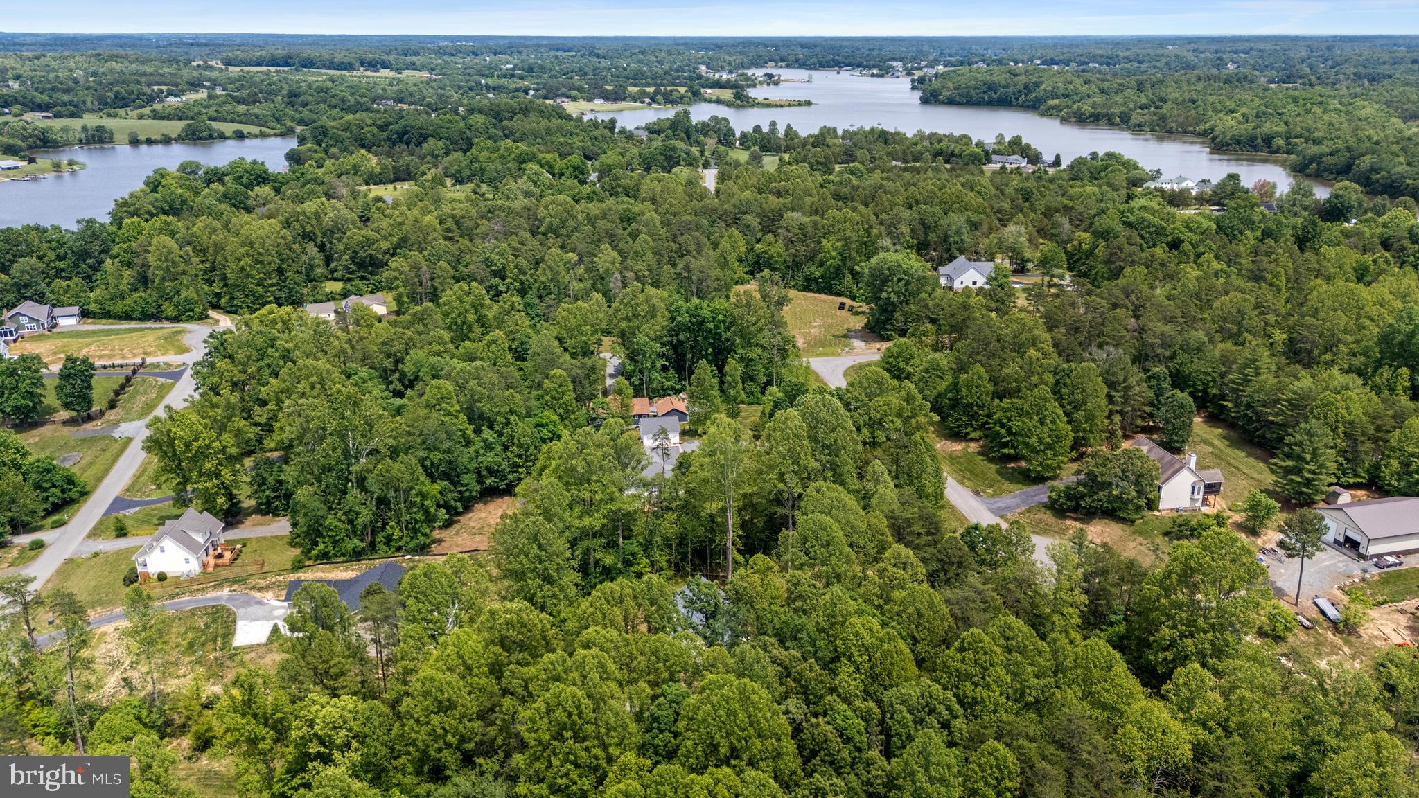 WOODLAND SHORES - Residential