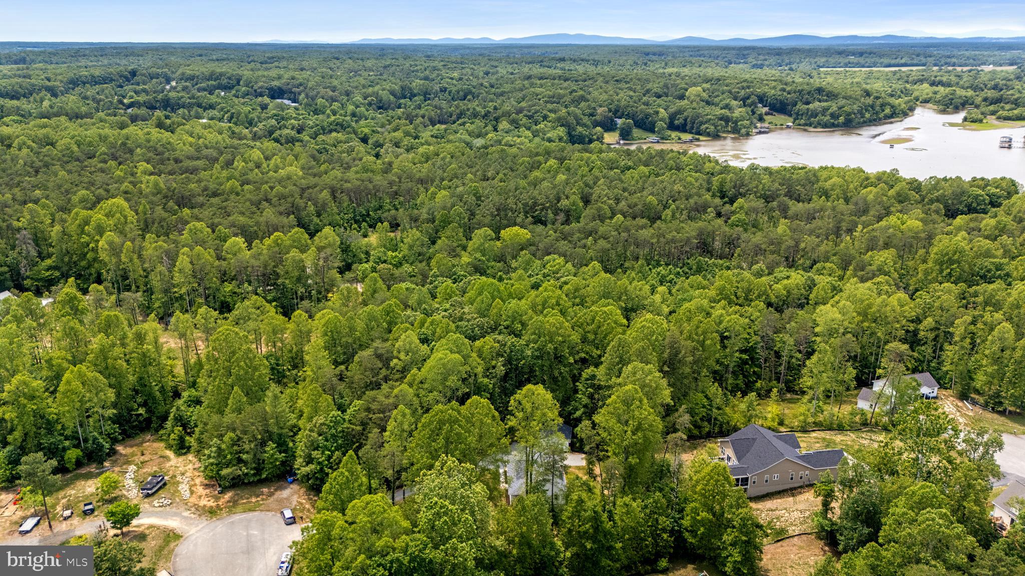 WOODLAND SHORES - Residential