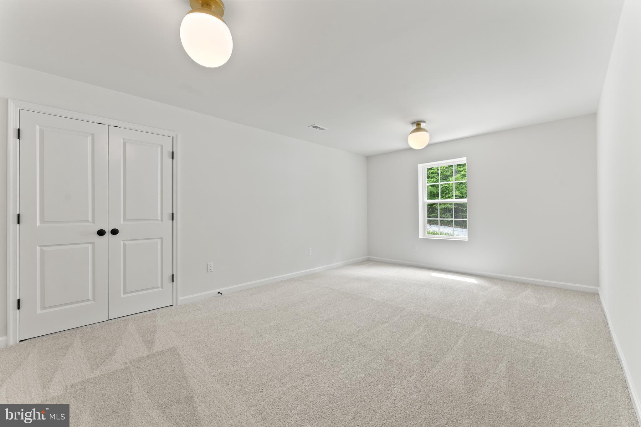 WOODLAND SHORES - Residential
