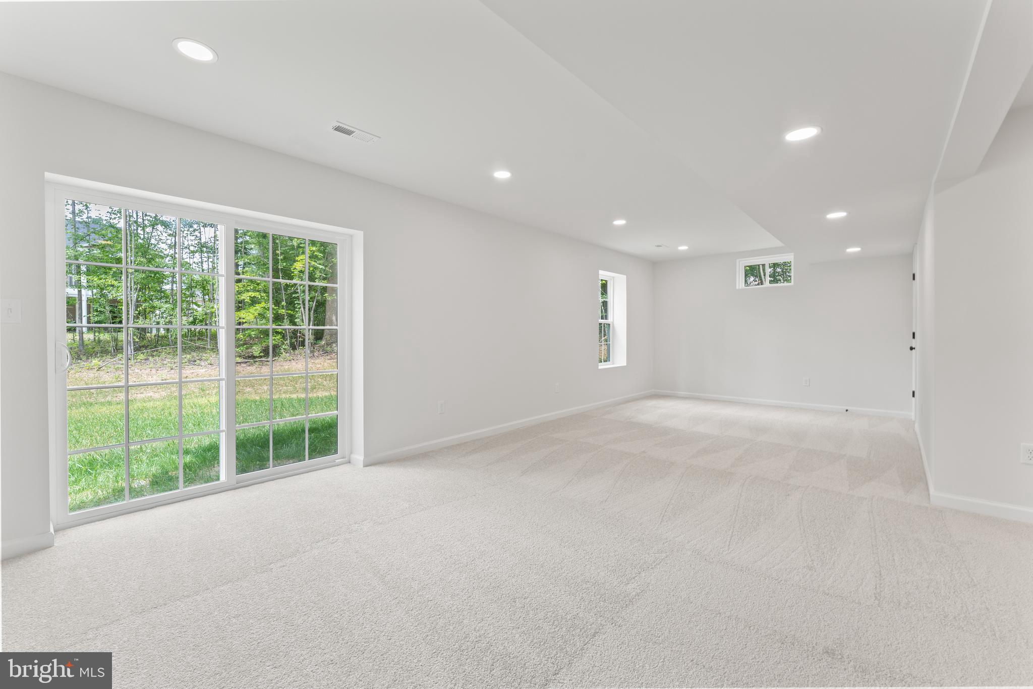 WOODLAND SHORES - Residential