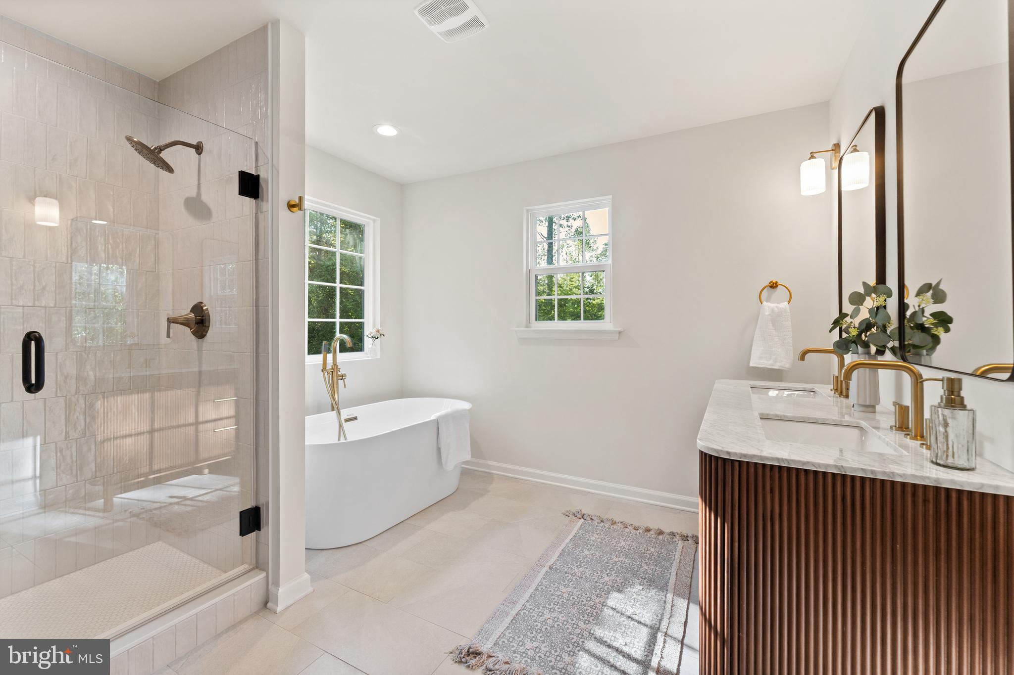 WOODLAND SHORES - Residential