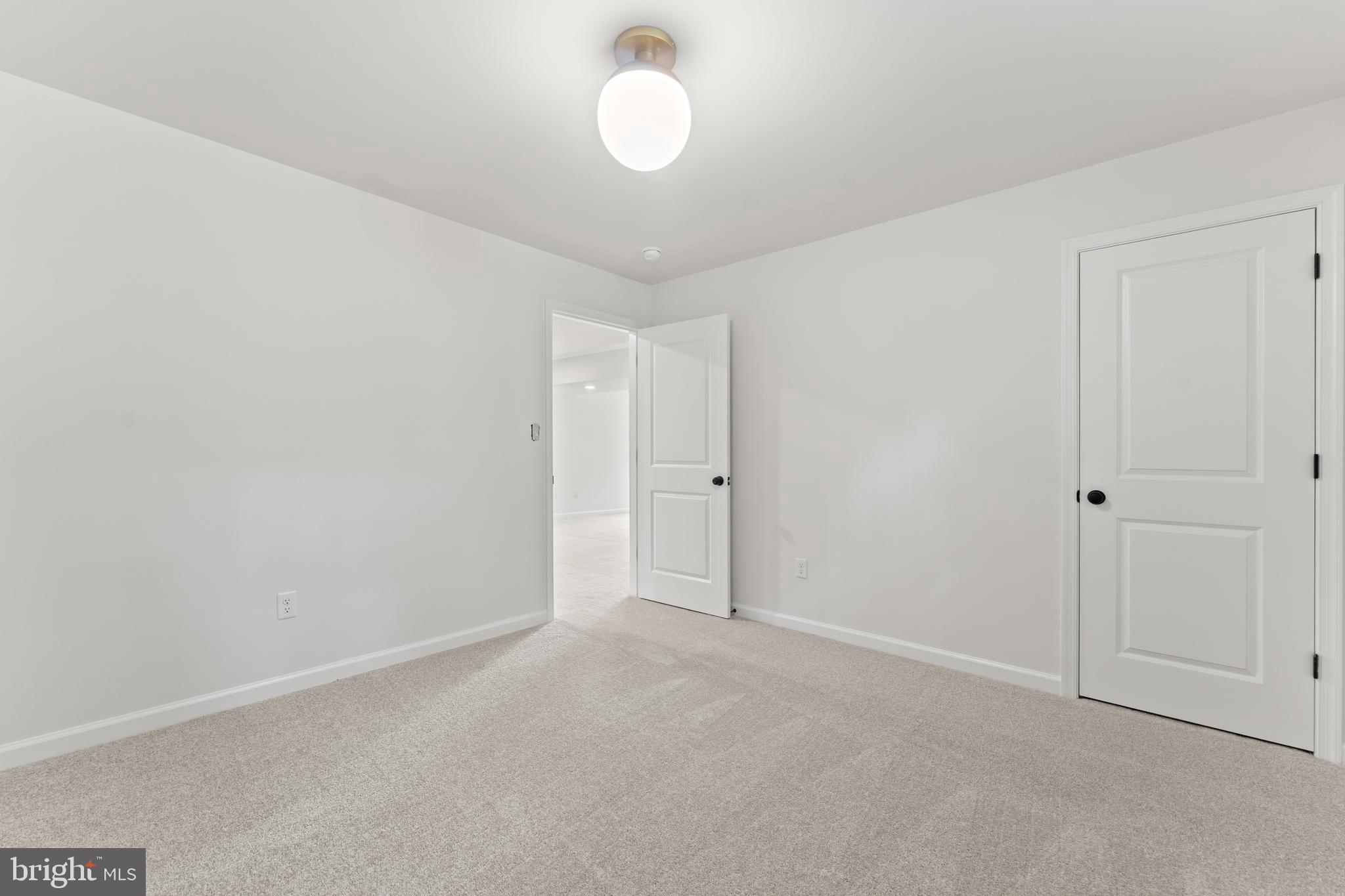 WOODLAND SHORES - Residential