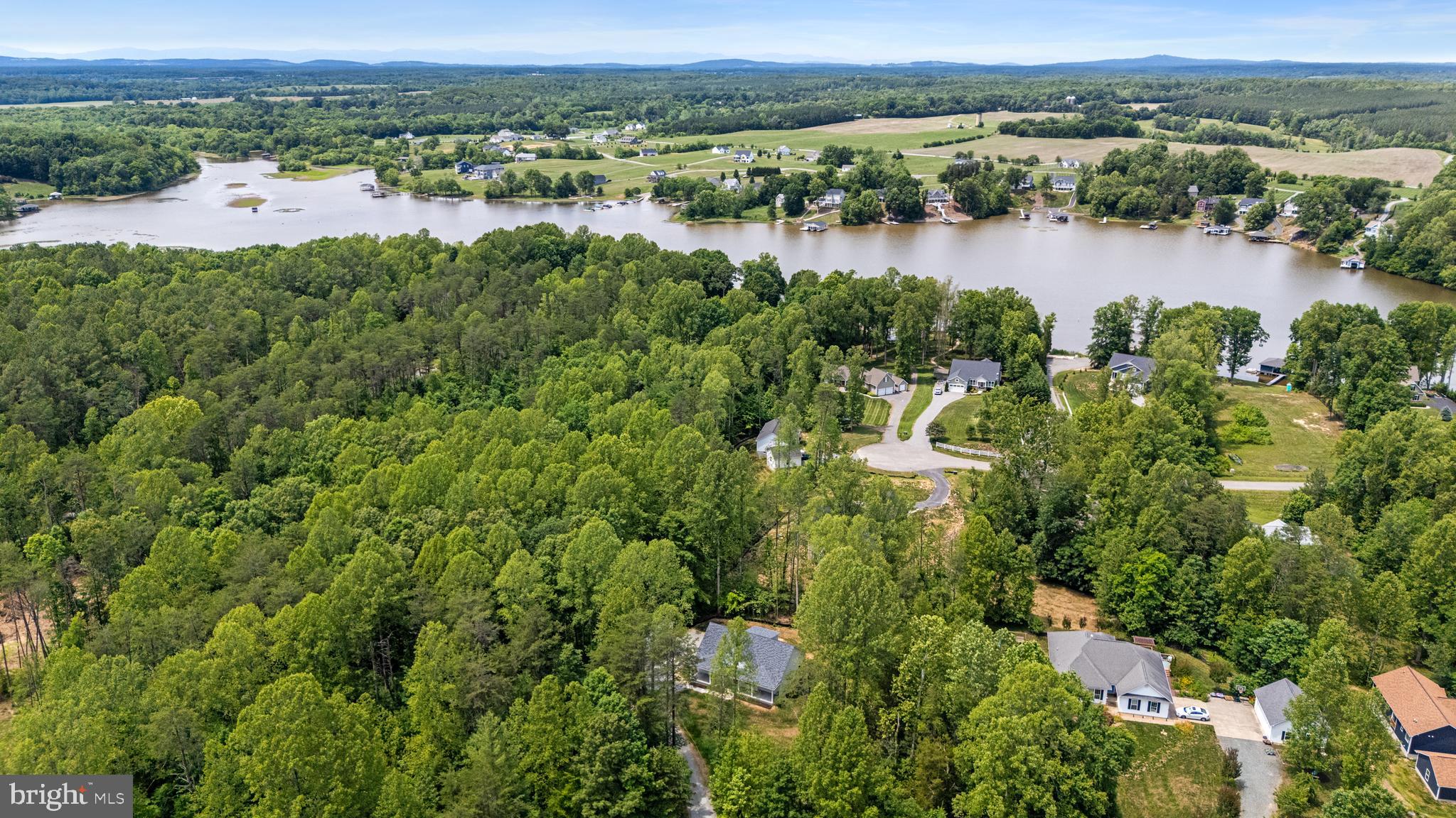 WOODLAND SHORES - Residential