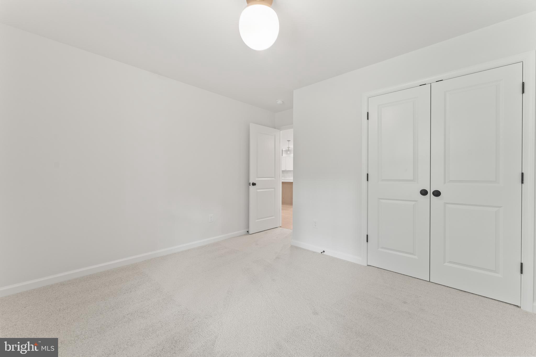 WOODLAND SHORES - Residential
