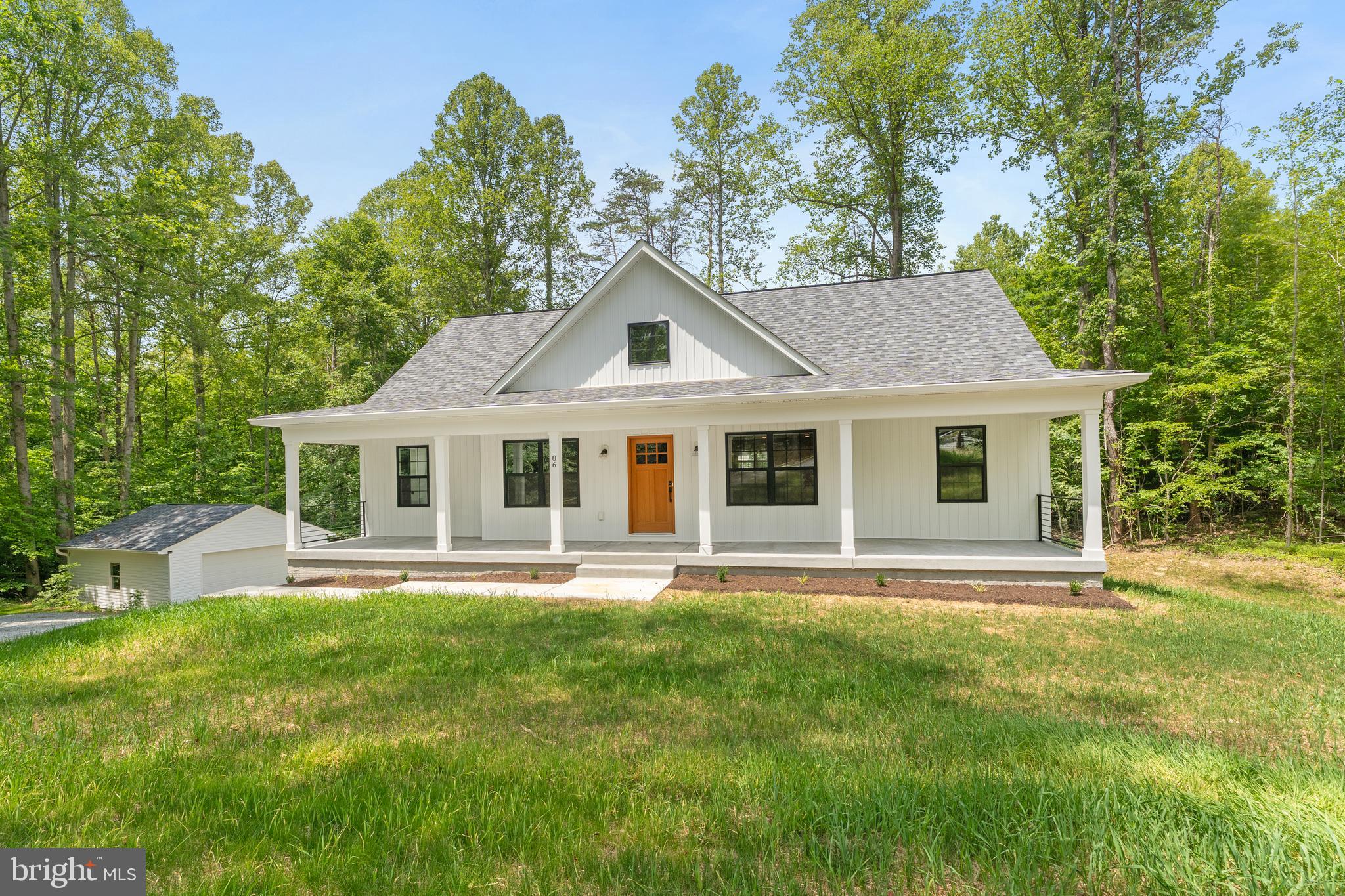WOODLAND SHORES - Residential