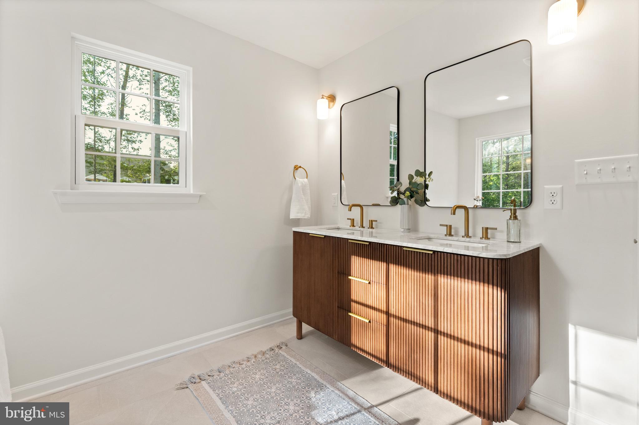 WOODLAND SHORES - Residential
