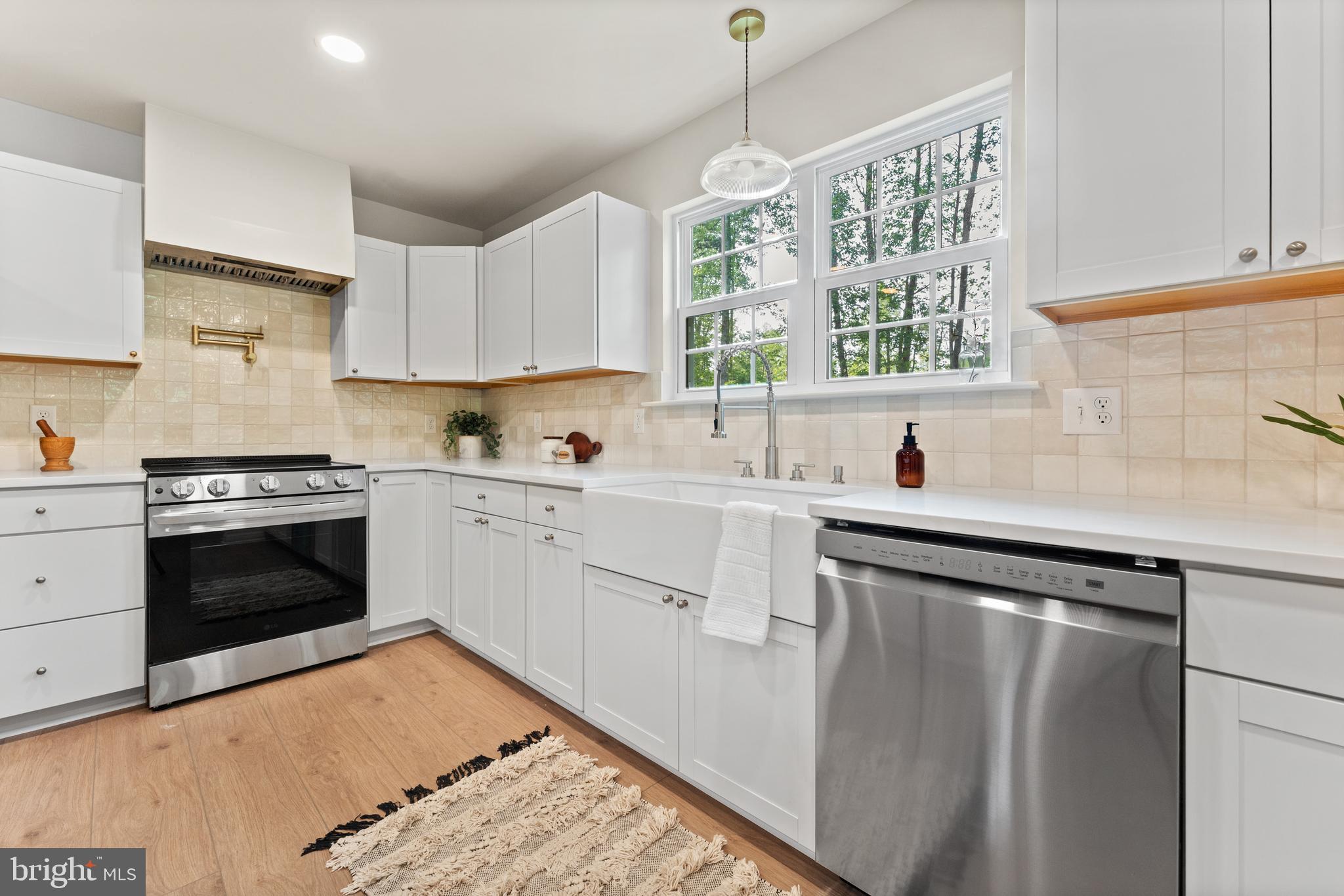 WOODLAND SHORES - Residential