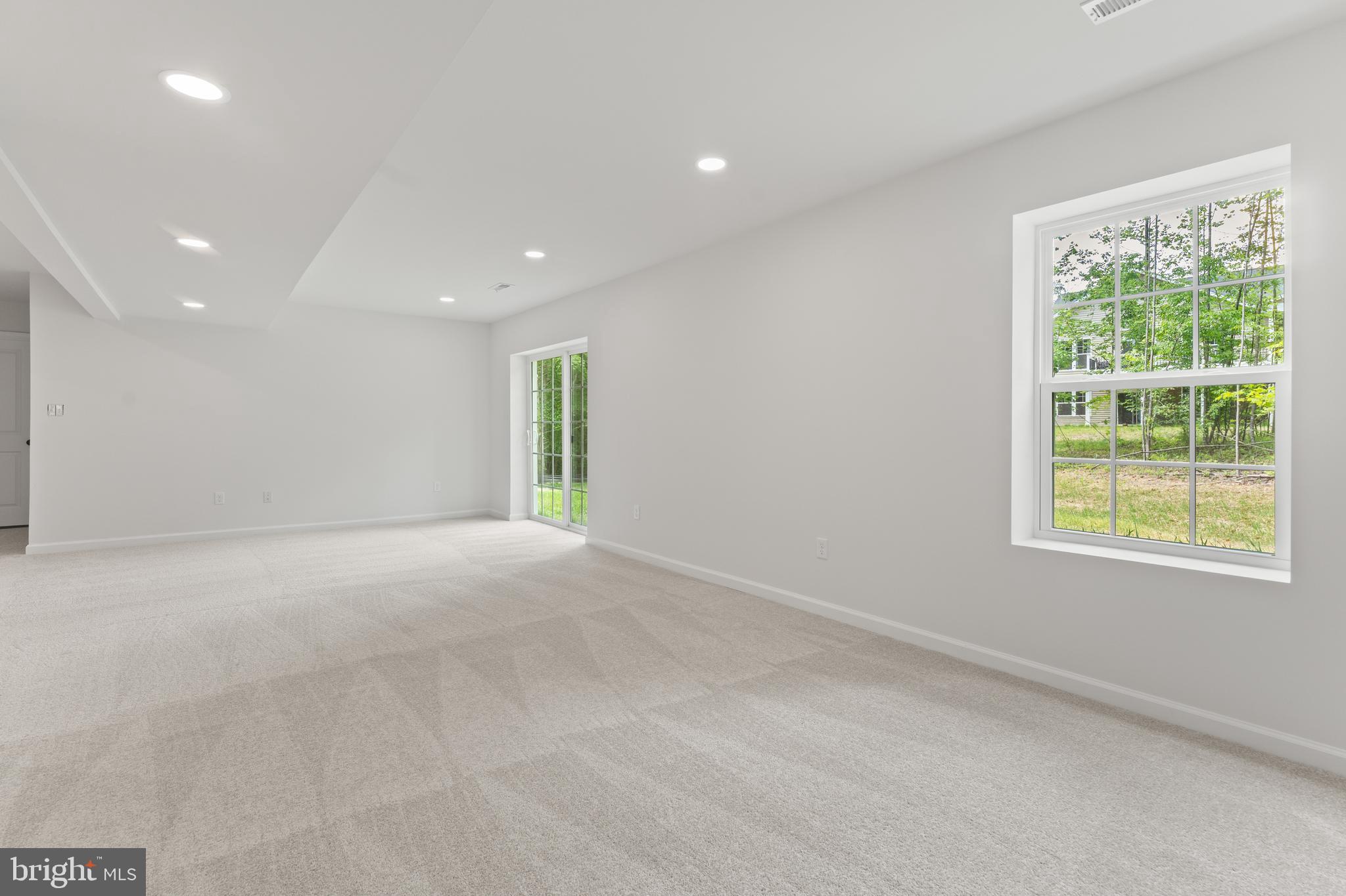 WOODLAND SHORES - Residential