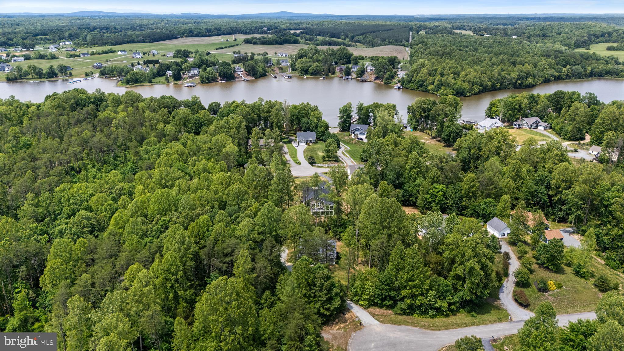 WOODLAND SHORES - Residential