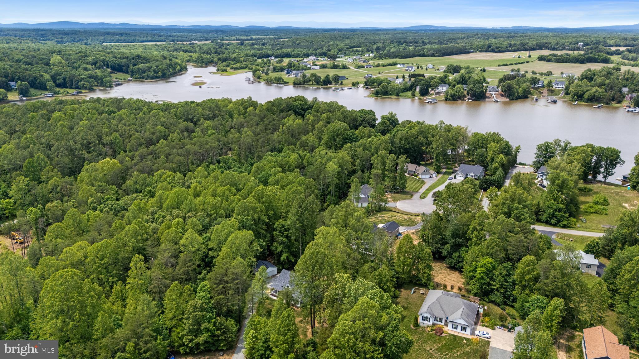 WOODLAND SHORES - Residential