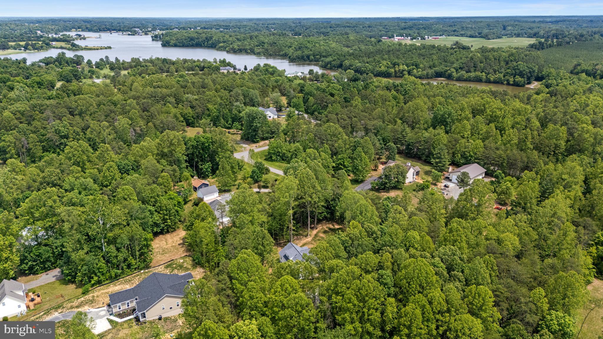 WOODLAND SHORES - Residential