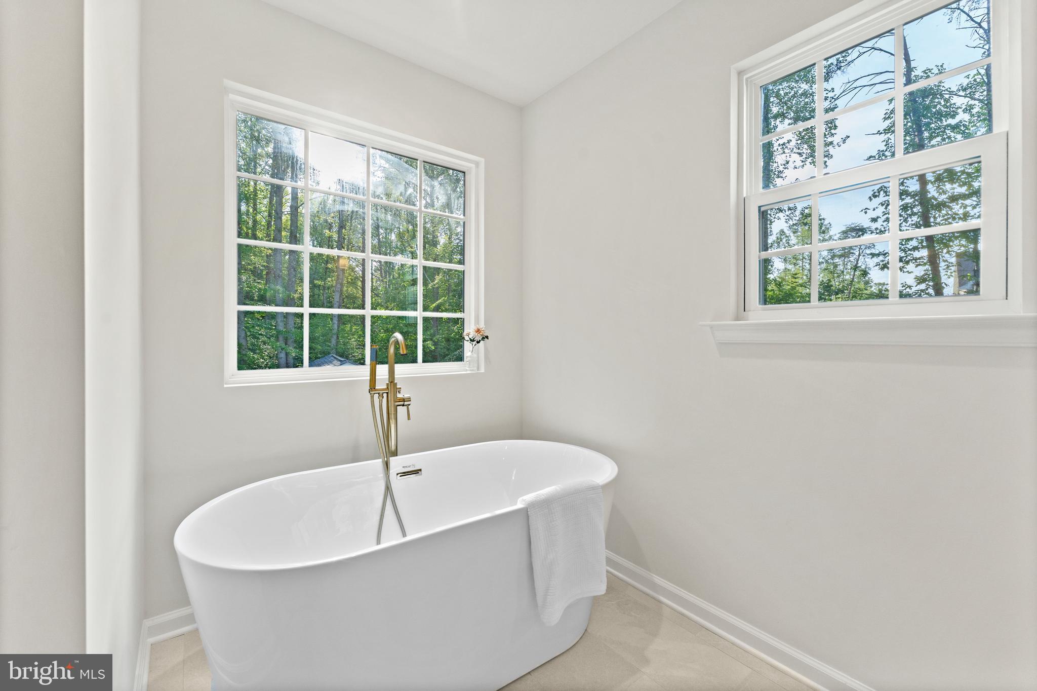 WOODLAND SHORES - Residential