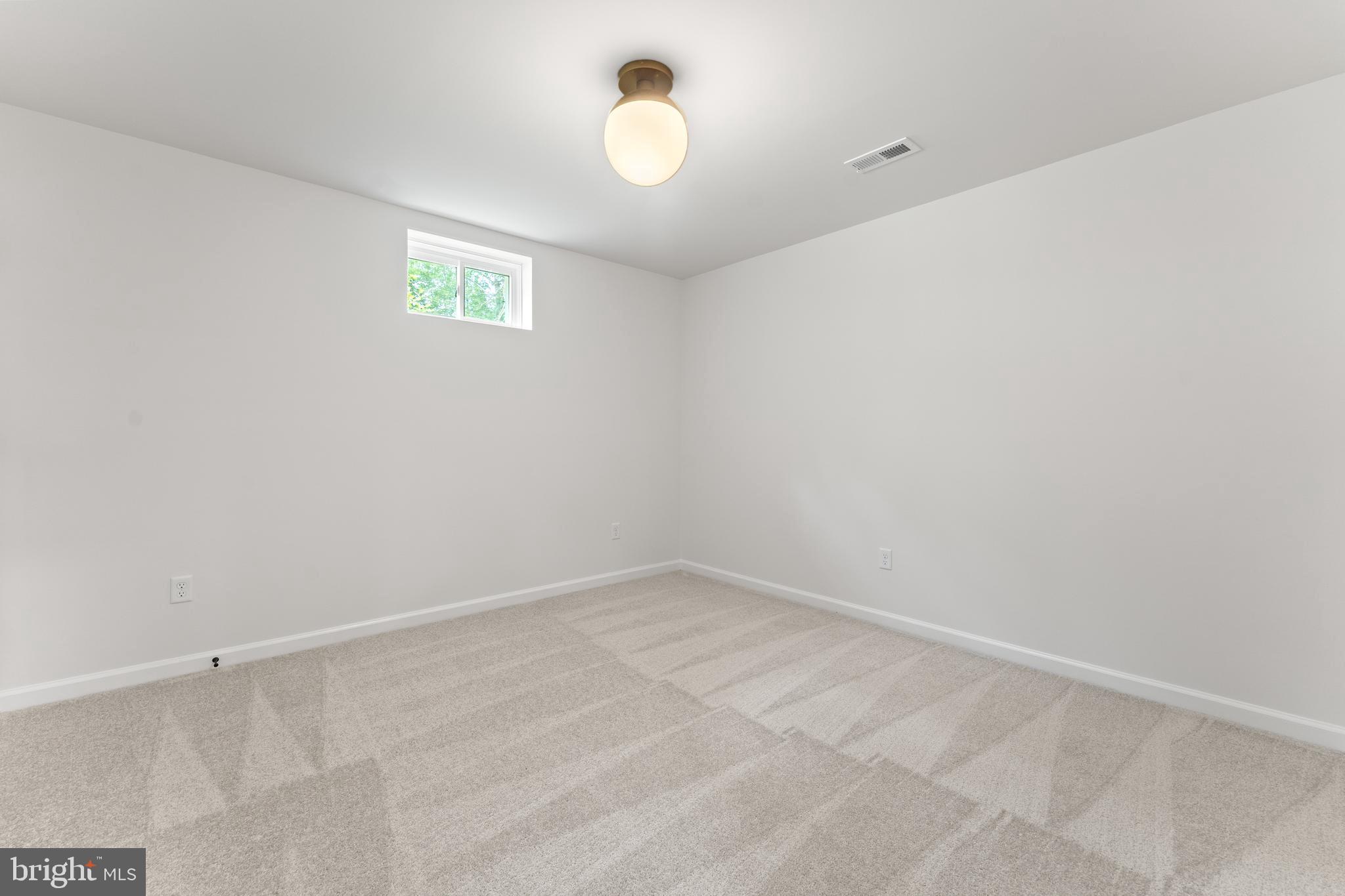 WOODLAND SHORES - Residential