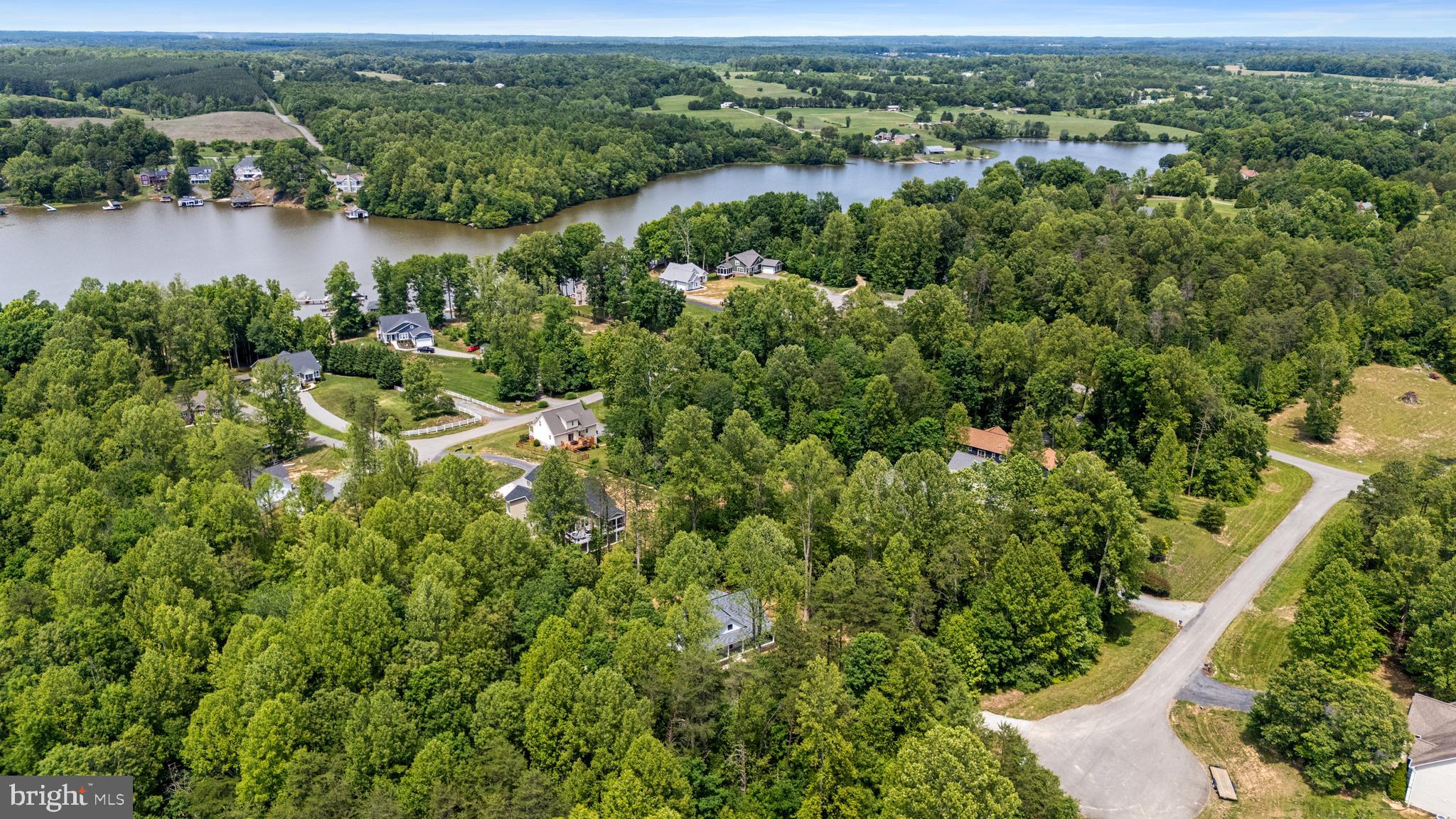 WOODLAND SHORES - Residential