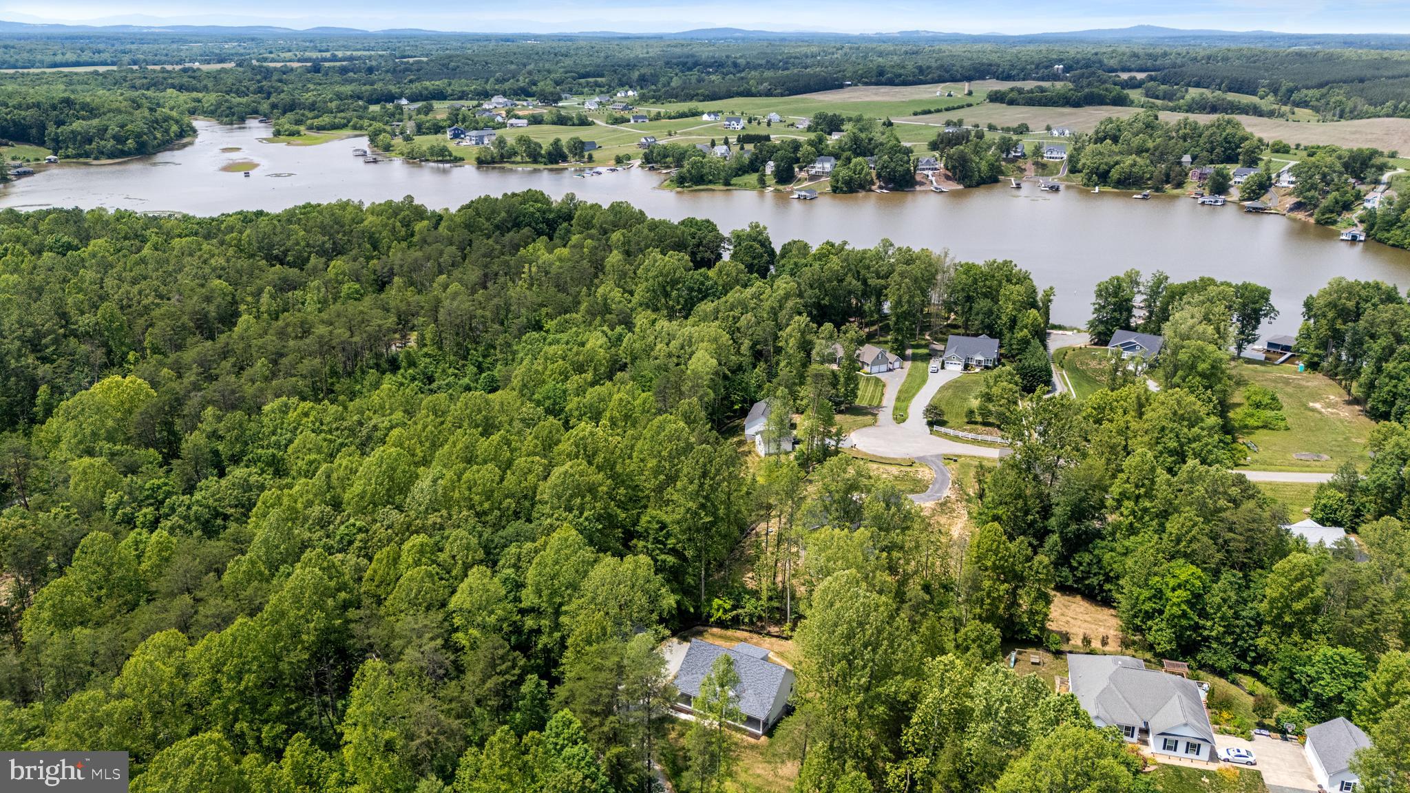 WOODLAND SHORES - Residential