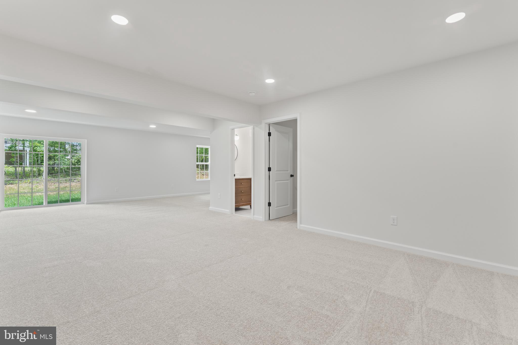 WOODLAND SHORES - Residential