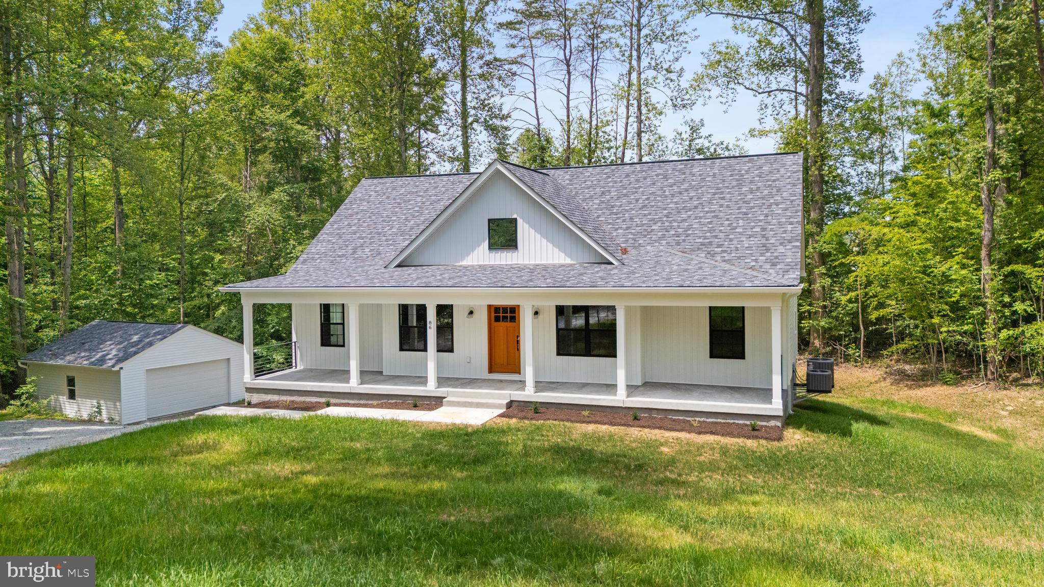 WOODLAND SHORES - Residential