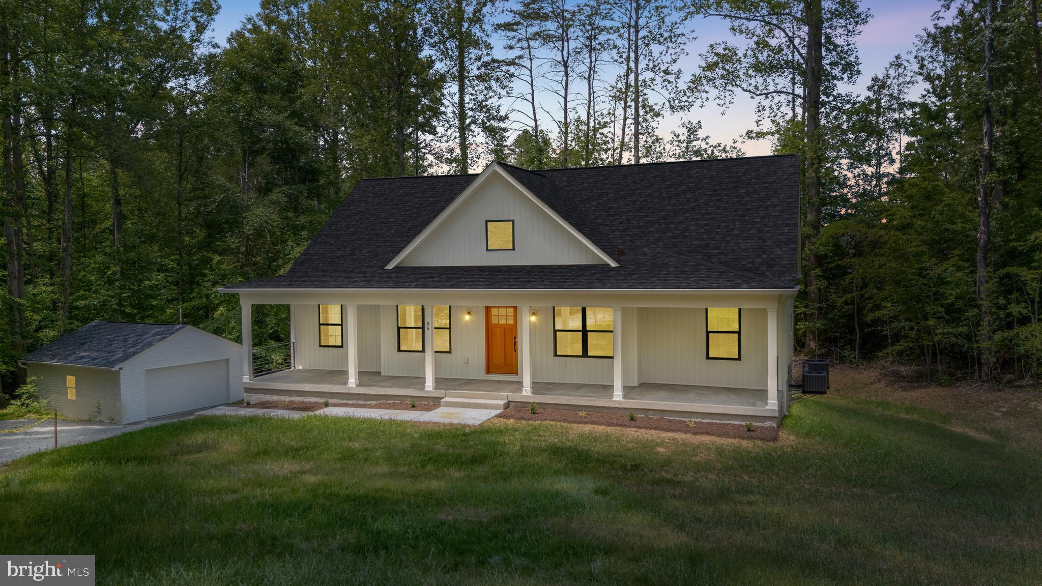 WOODLAND SHORES - Residential