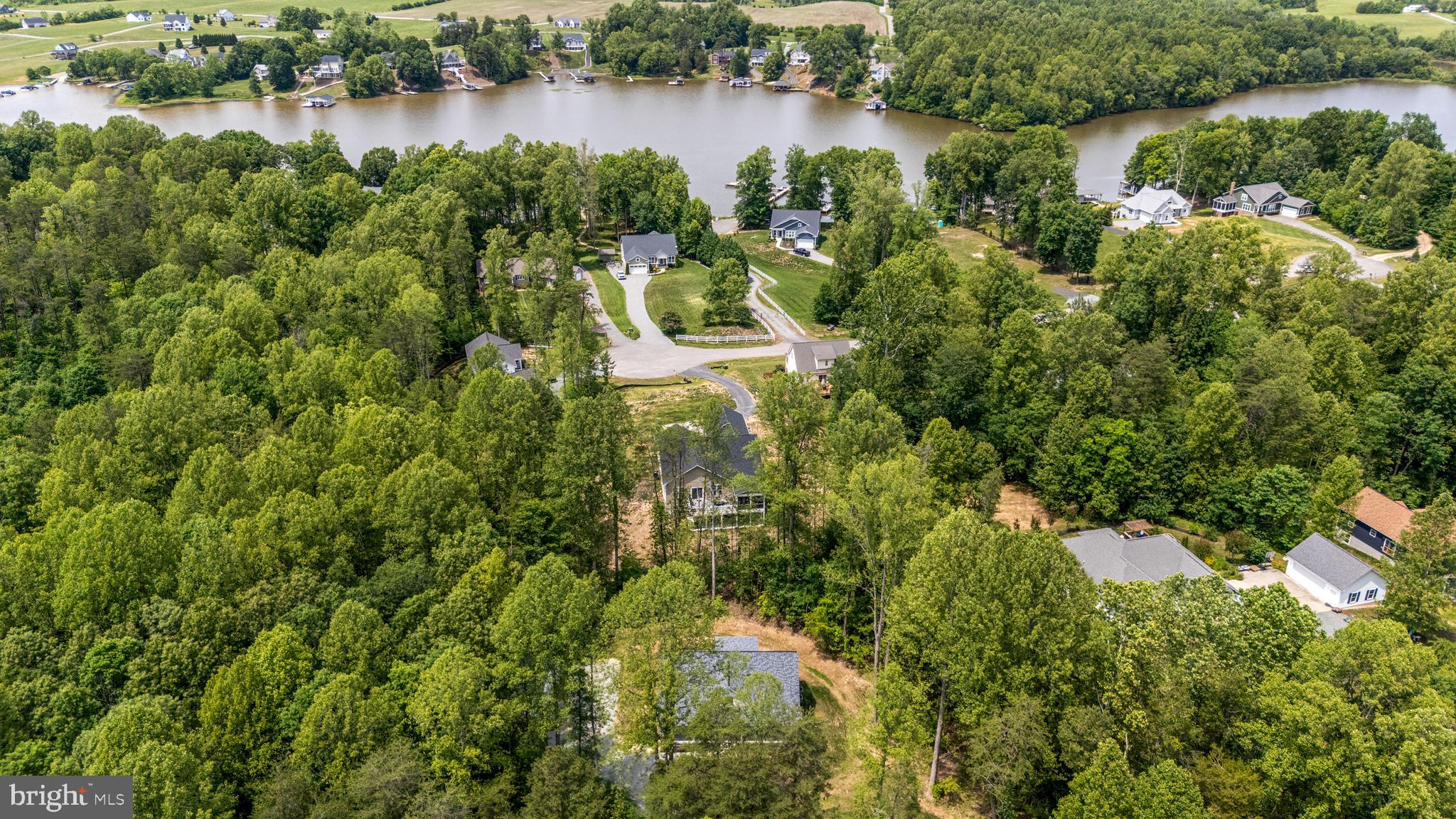 WOODLAND SHORES - Residential