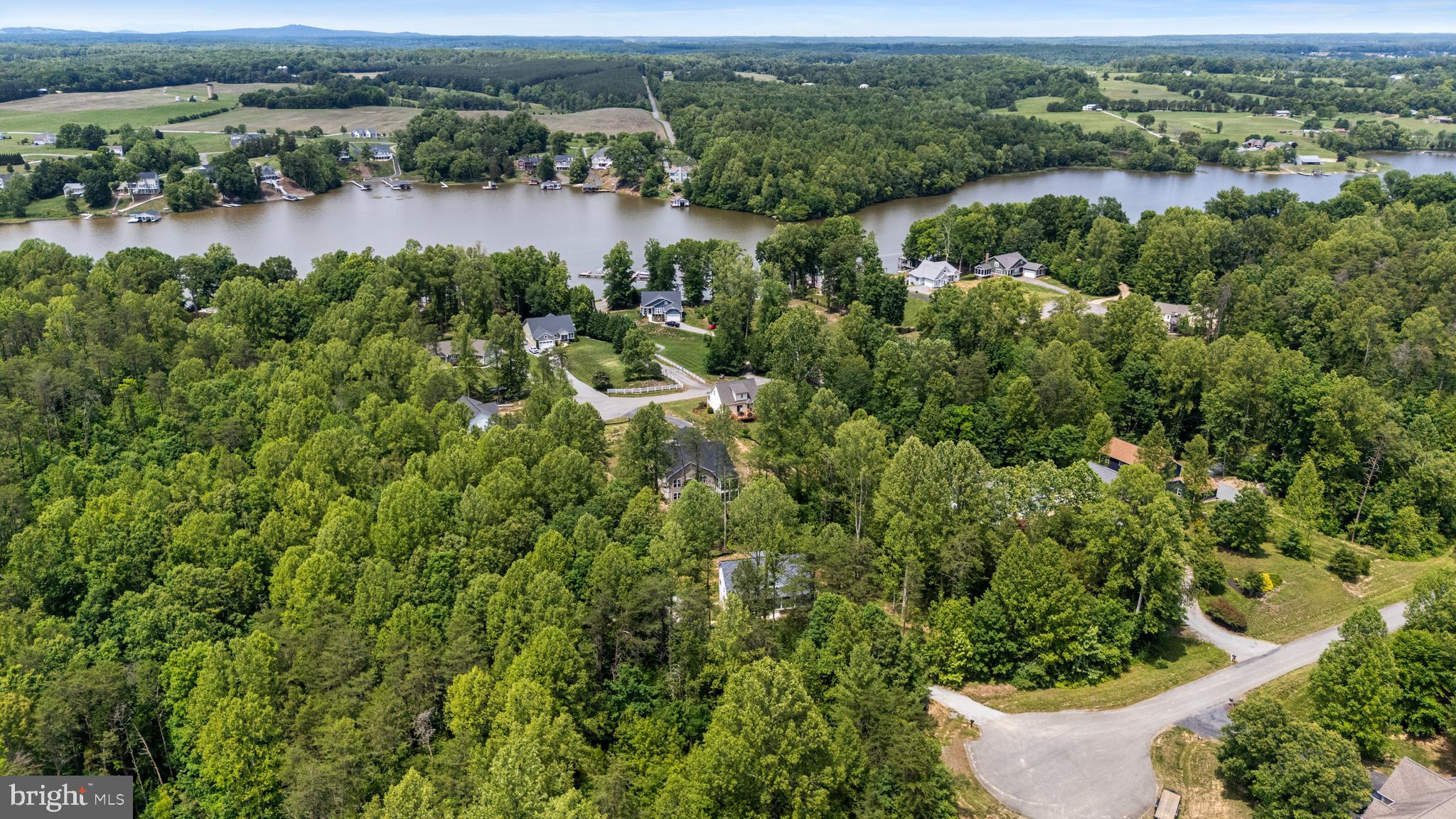 WOODLAND SHORES - Residential