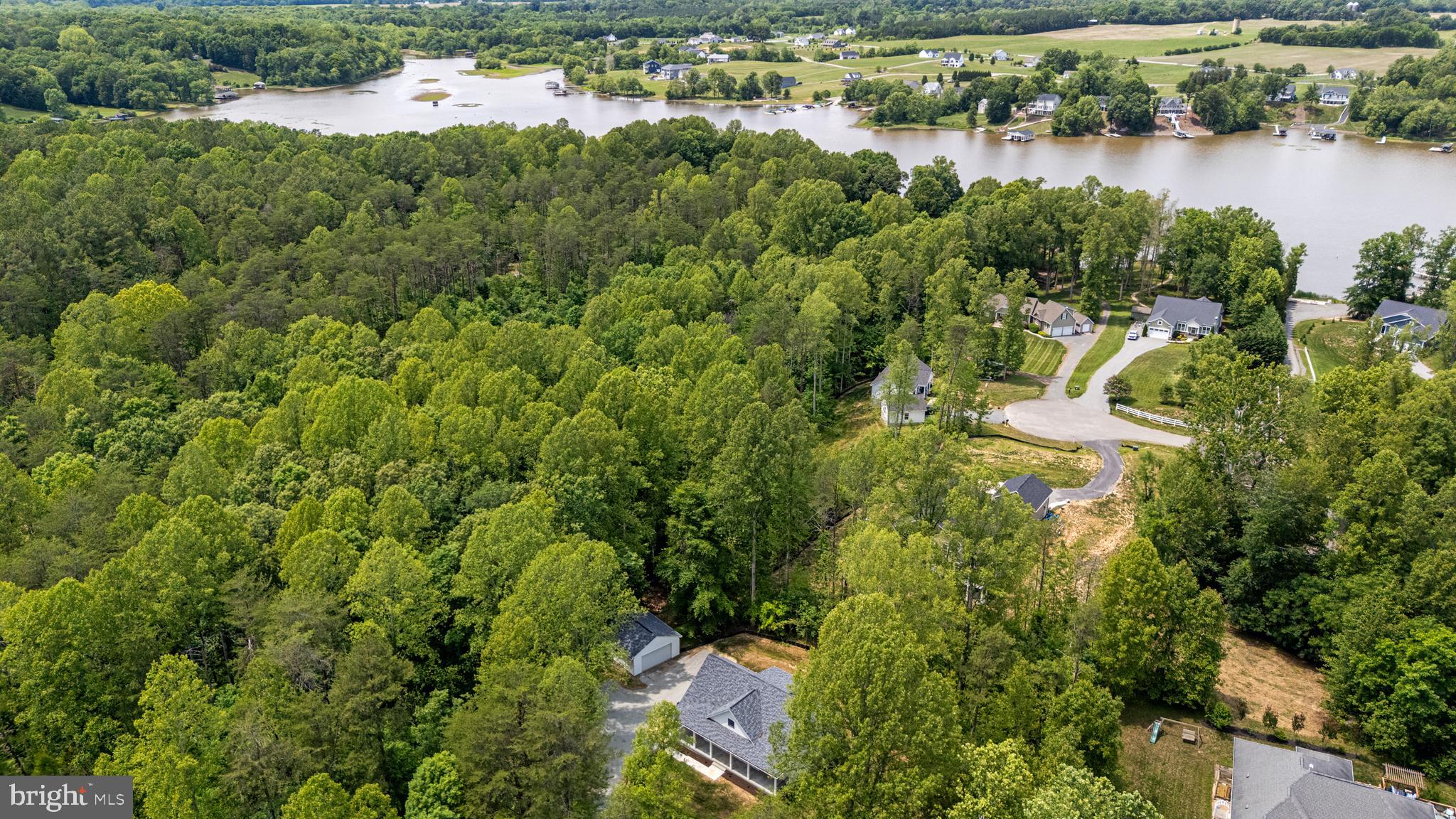 WOODLAND SHORES - Residential