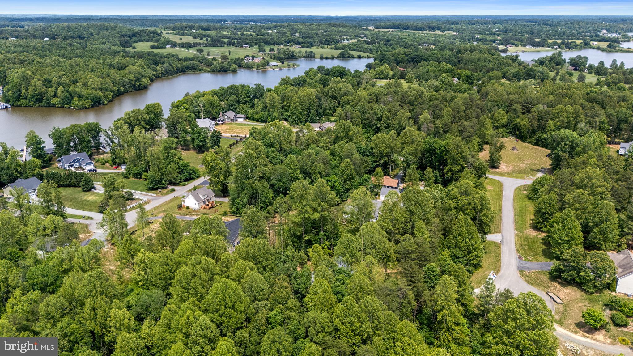 WOODLAND SHORES - Residential