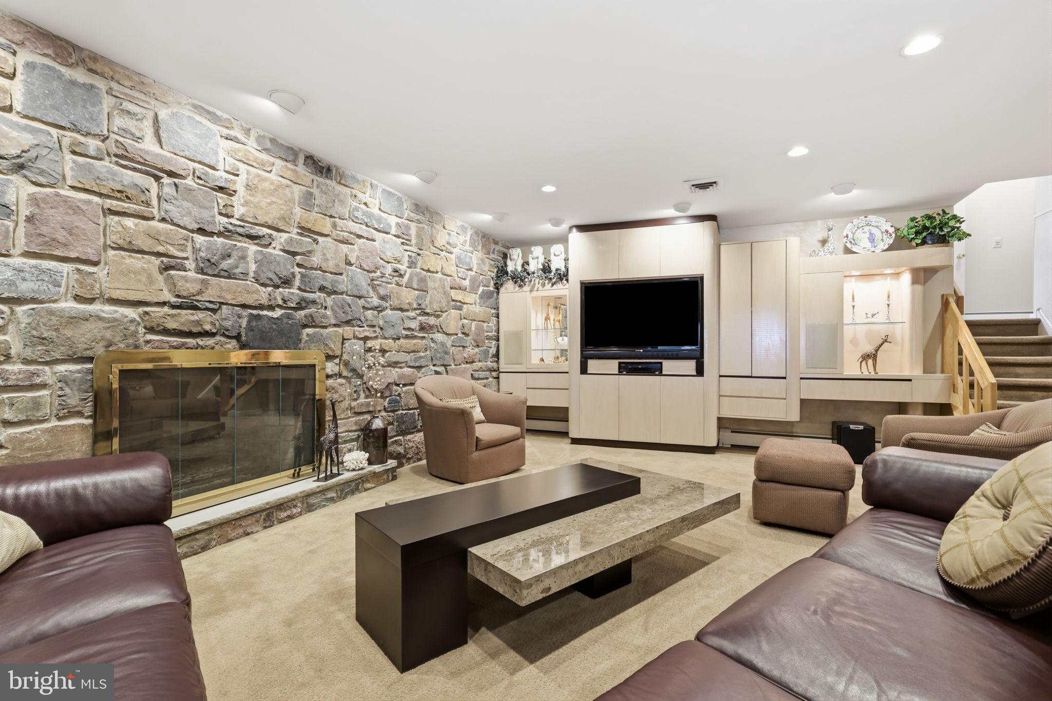 JUSTA FARMS - Residential