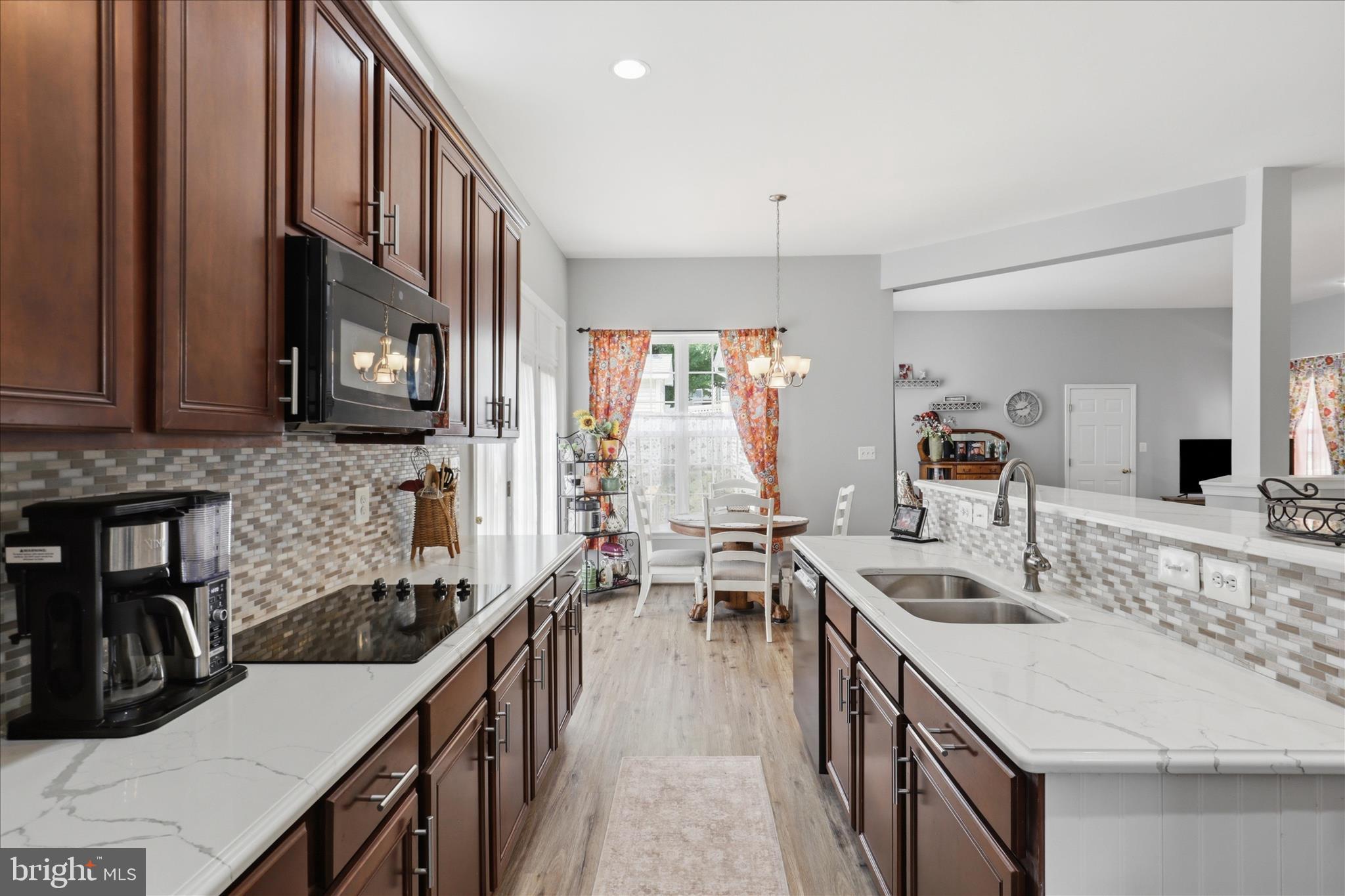 LAKE POINT ROUND HILL - Residential