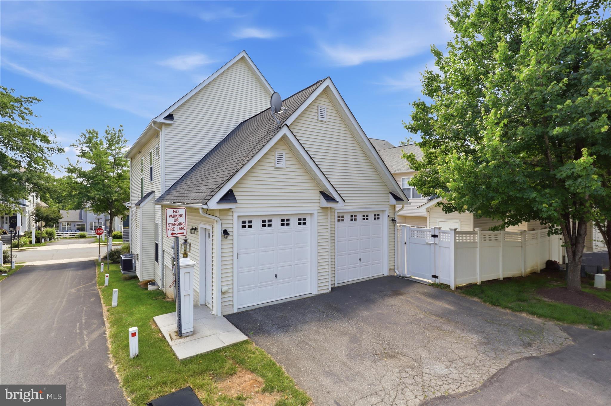 LAKE POINT ROUND HILL - Residential