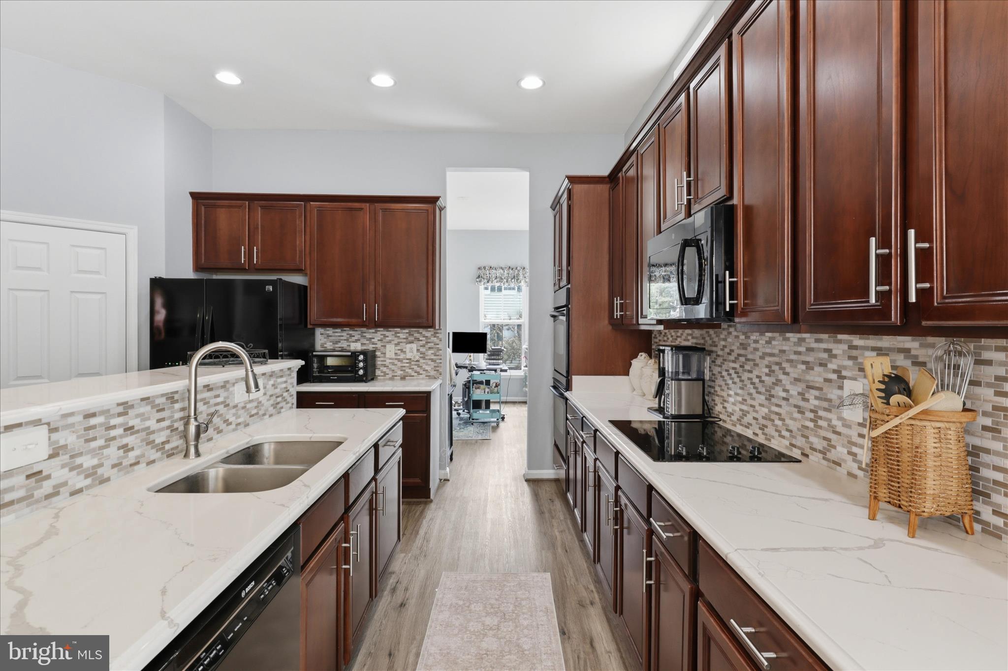 LAKE POINT ROUND HILL - Residential