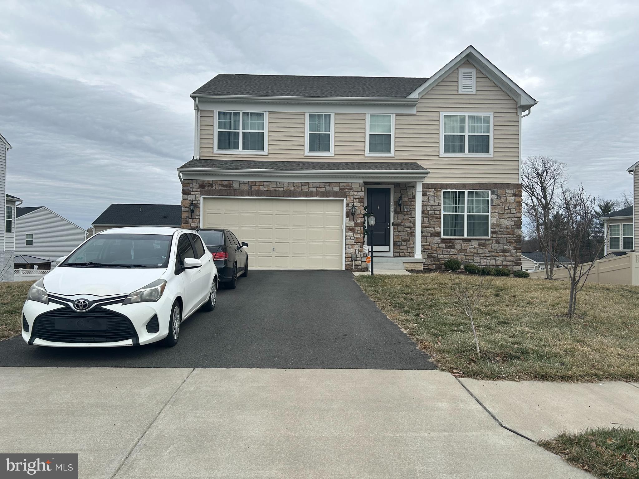 Welcome to this beautiful 4 years old home in one of the most desirable neighborhoods in Woodbridge! enjoy resort -style amenities that include a clubhouse, gym and  pool, easy commute to multiple military bases ,  2 car Garage and lots of storage and a missive back yard.