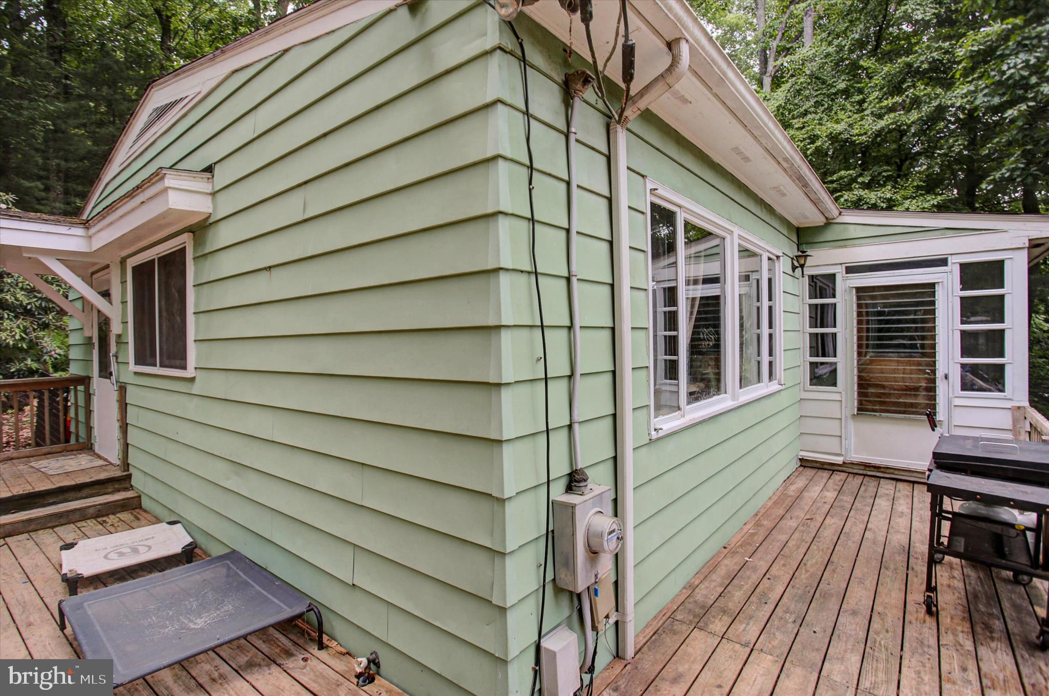 CALADONIA  ACRES - Residential