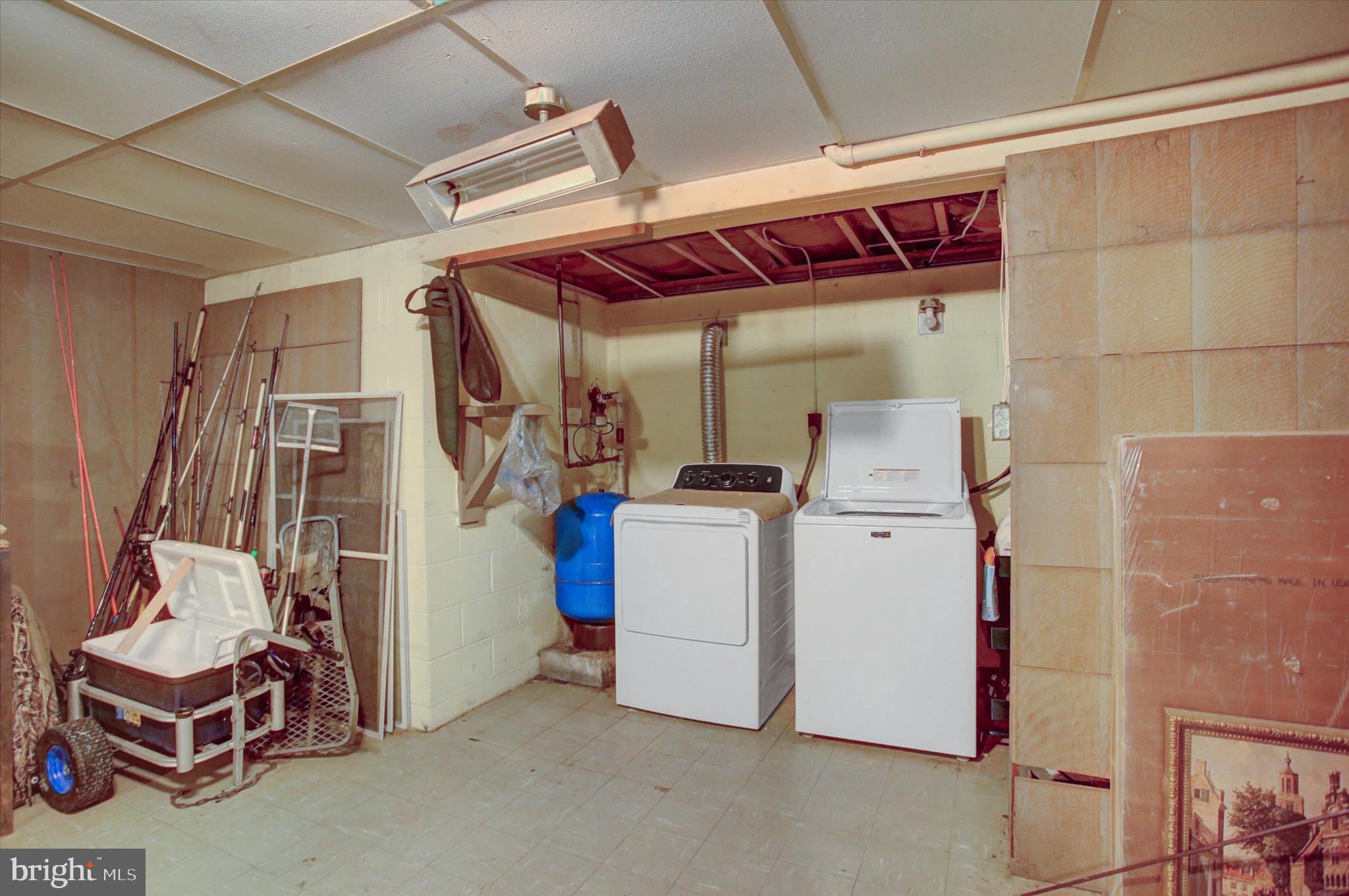 CALADONIA  ACRES - Residential