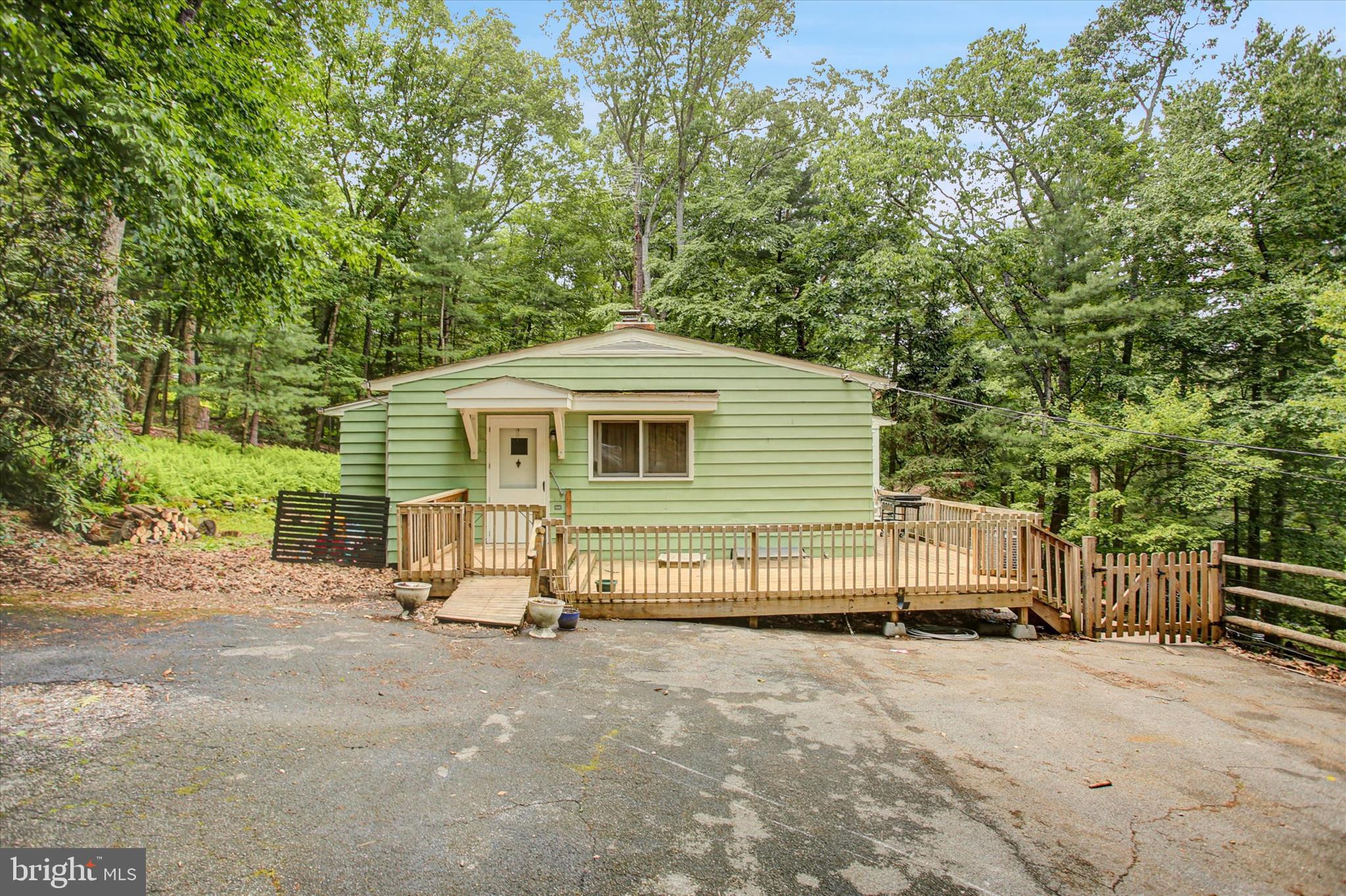CALADONIA  ACRES - Residential