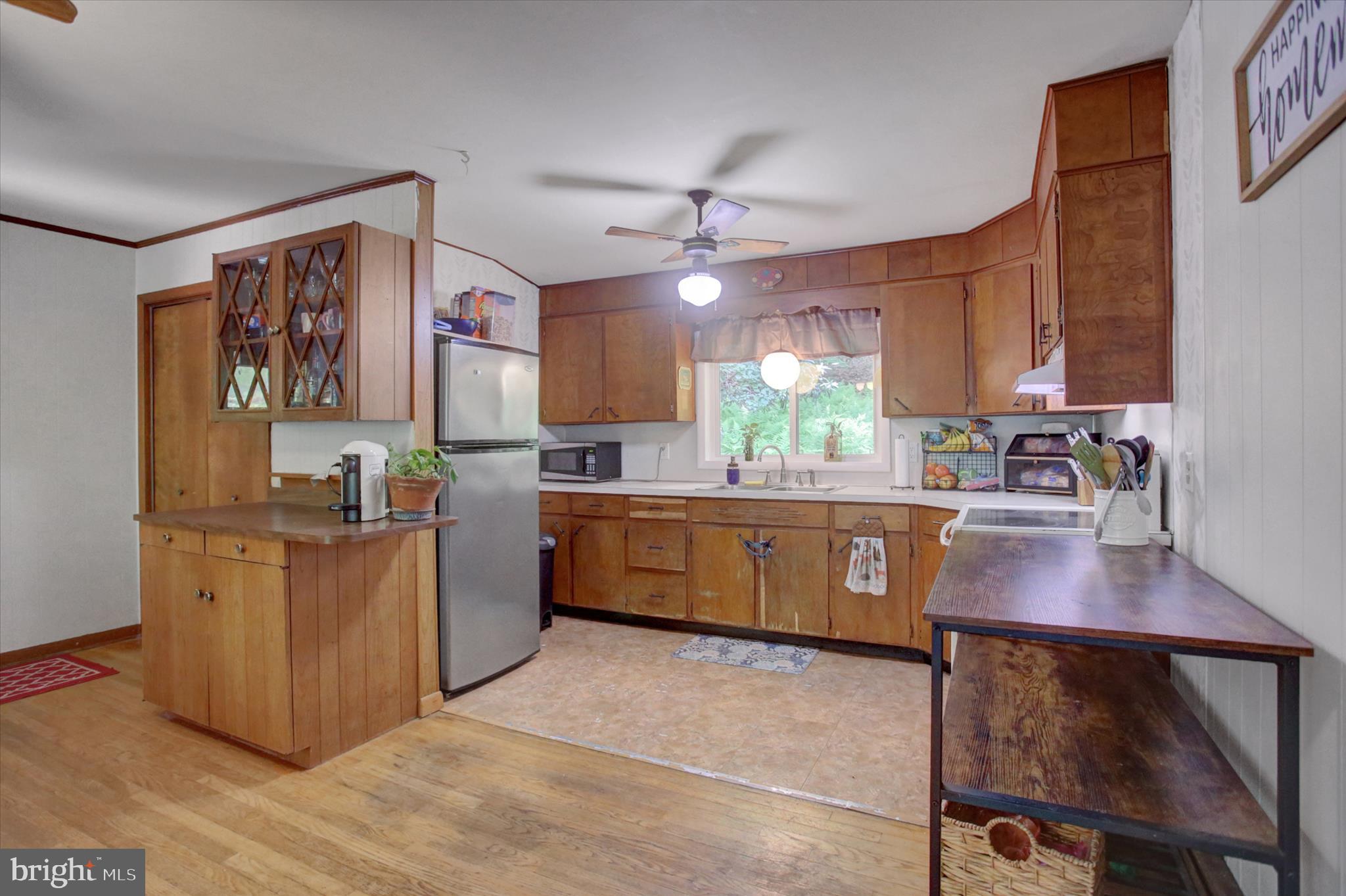 CALADONIA  ACRES - Residential