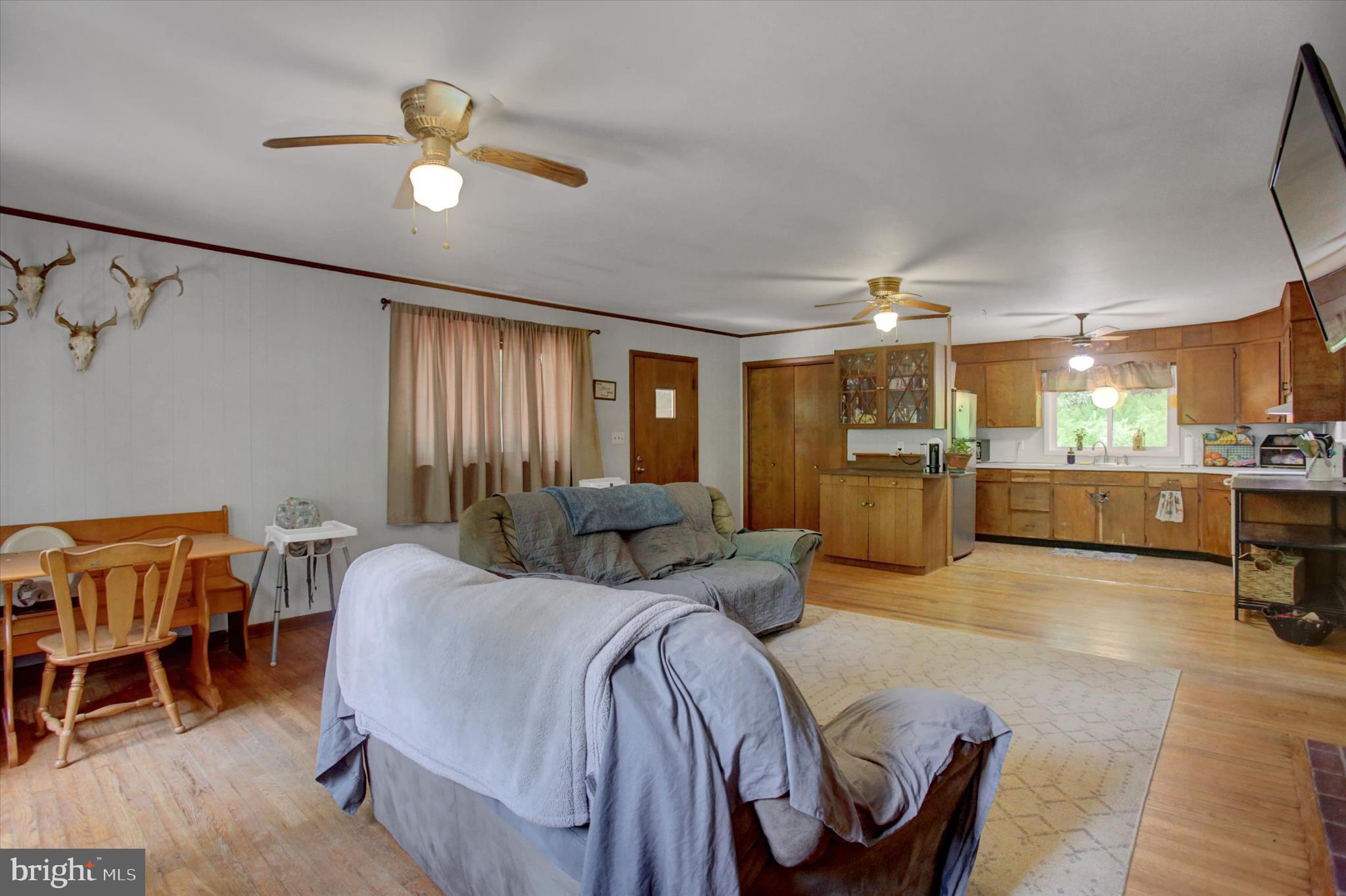 CALADONIA  ACRES - Residential