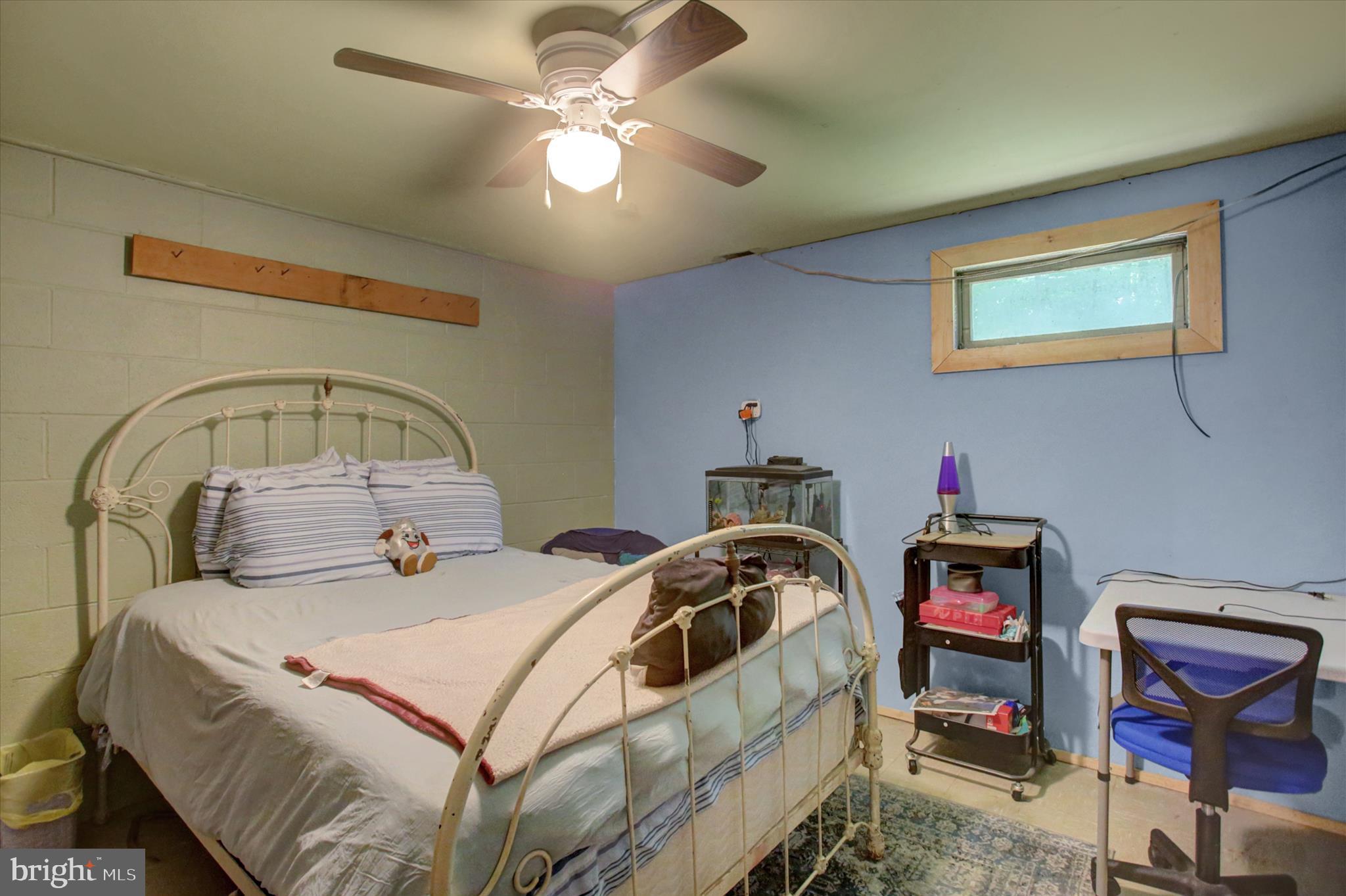 CALADONIA  ACRES - Residential